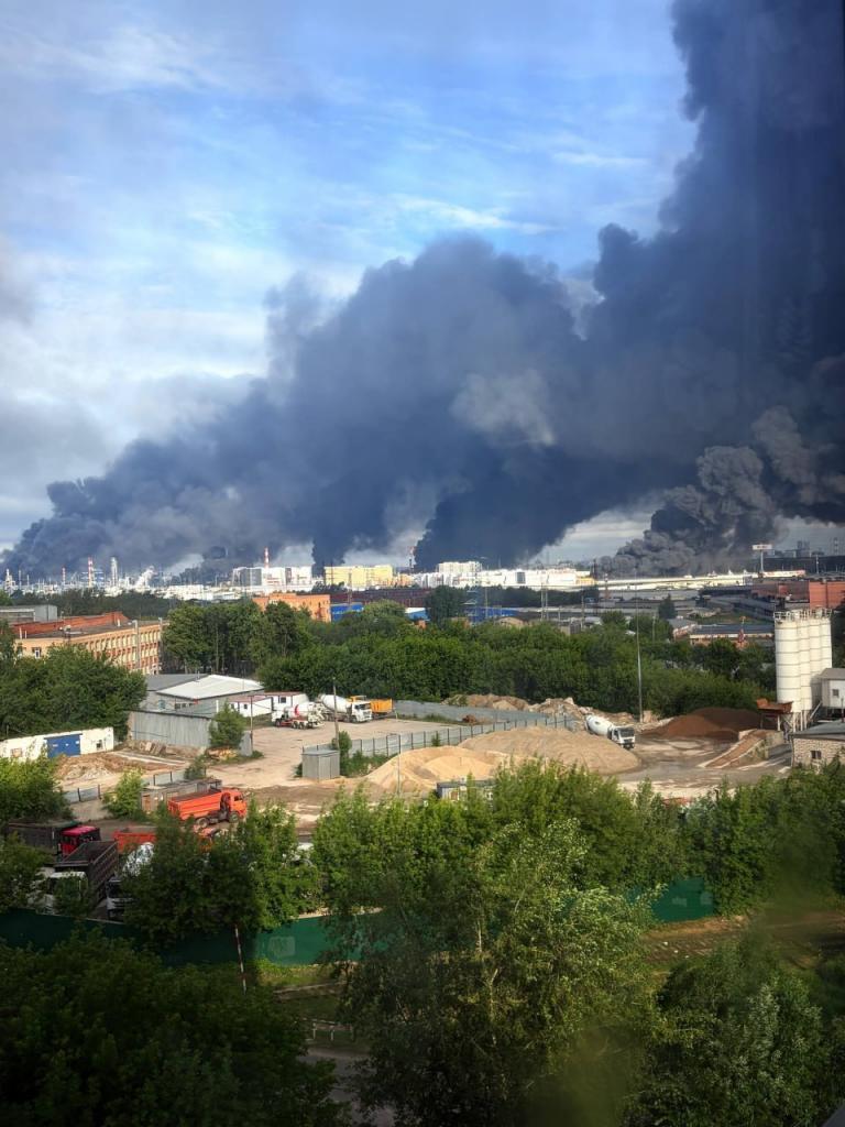 Kiev vuelve a lanzar sus drones contra Moscú: "Tengo que ir al sur de la ciudad pero me da miedo, ahí tiemblan las ventanas cada noche y nadie nos informa"