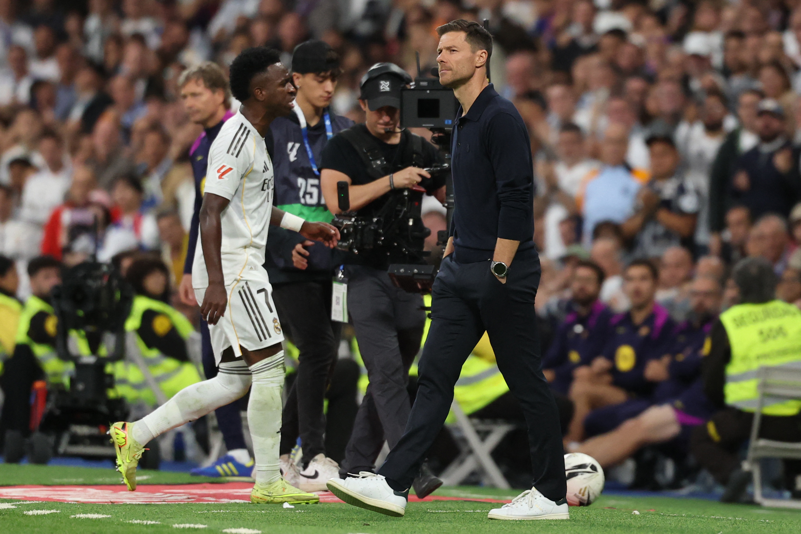 Del enfado de Vinicius a los bailes de Aitana: Javier Bartolozzi, el ojo que todo lo ve en elBernabéu y la Velada del Año