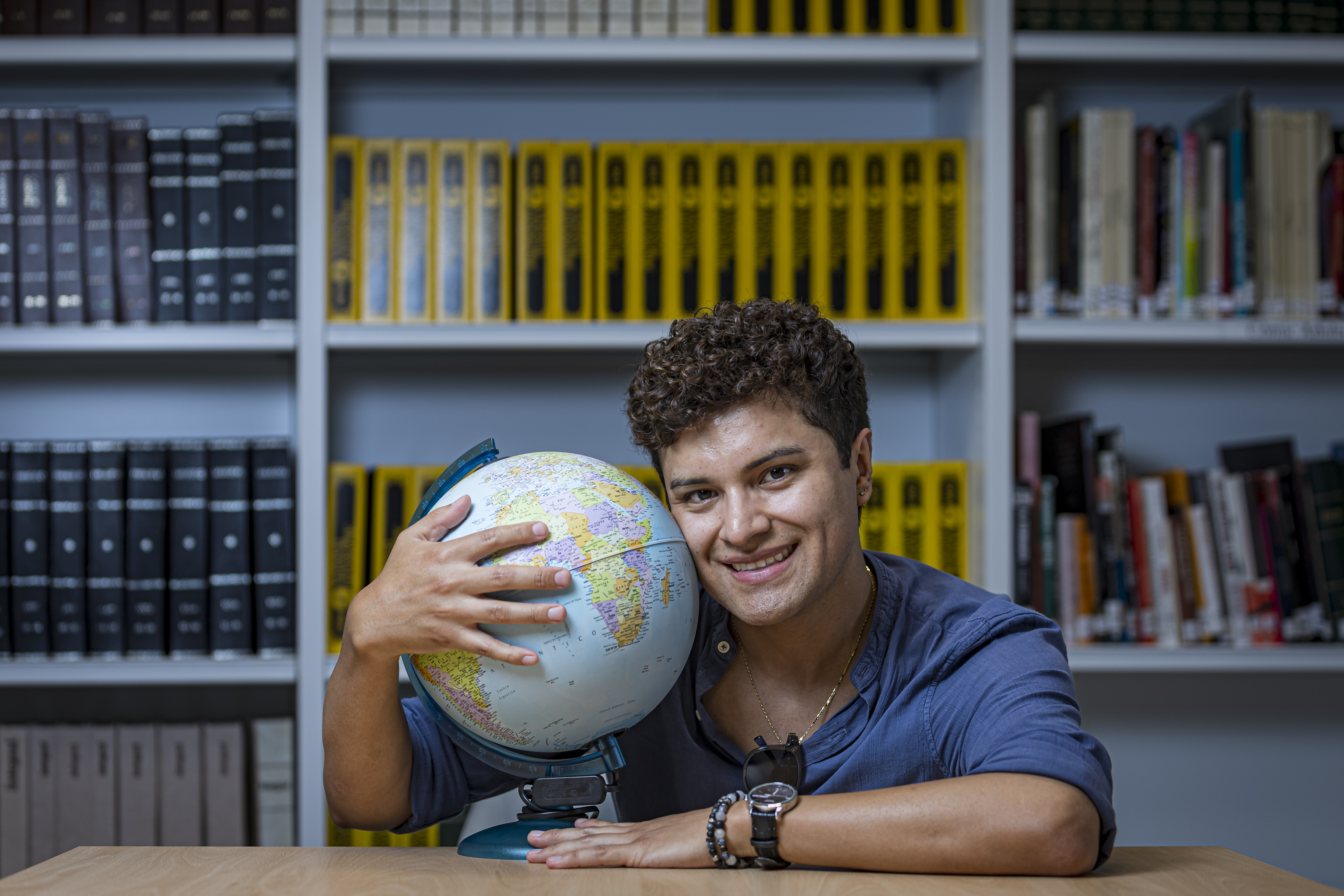 Marlon Echeverría, el podólogo que solo pudo firmar un contrato fijo fuera de España: "Me dieron alojamiento, una cuenta de banco y me enseñaron a ir al trabajo. ¿Quién te ayuda así en España?"