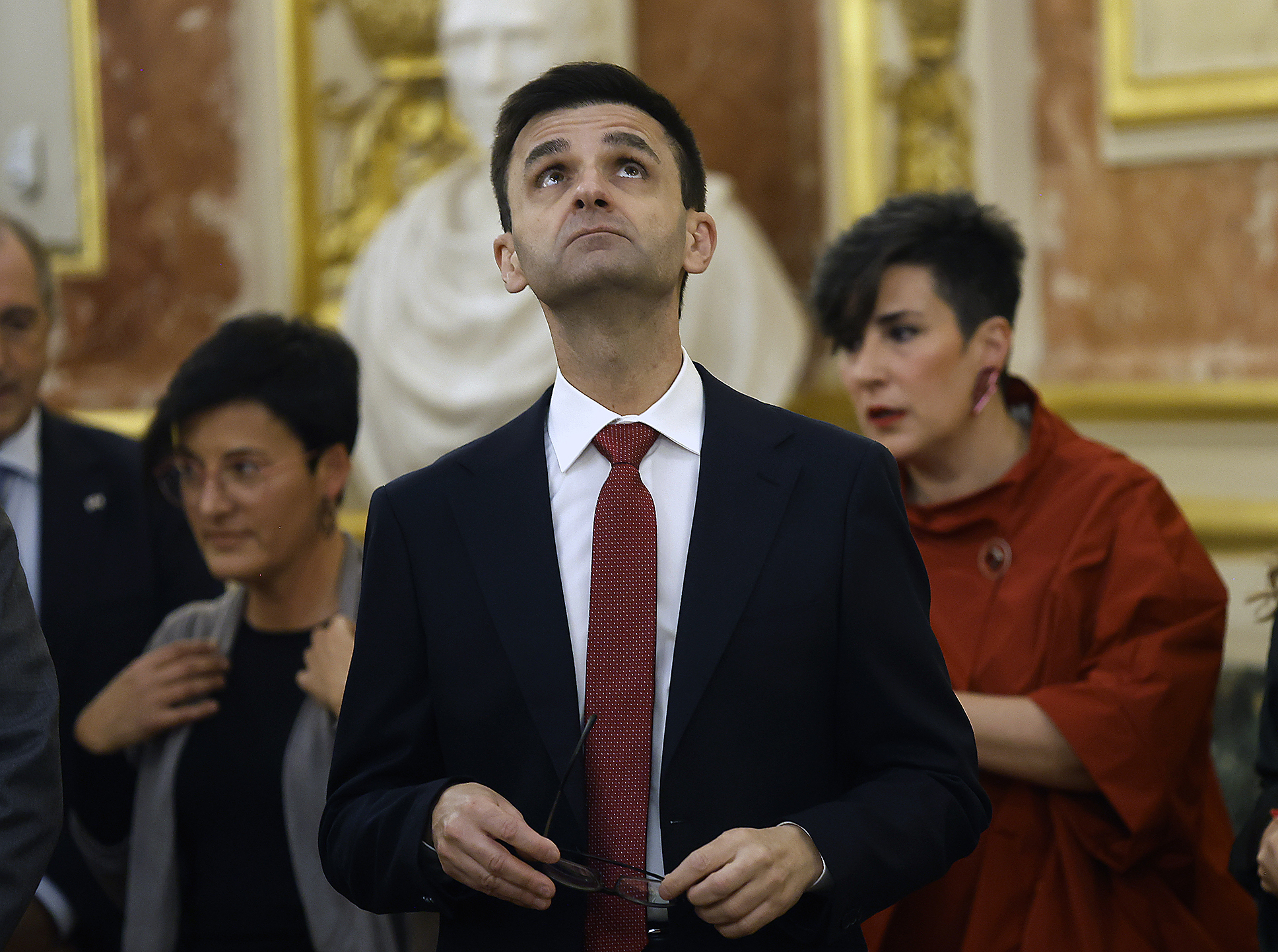 Las dos caras de la guerra de las televisiones públicas por el IVA: perdón de Hacienda a RTVE y lucha judicial para sacar 300 millones a las autómicas