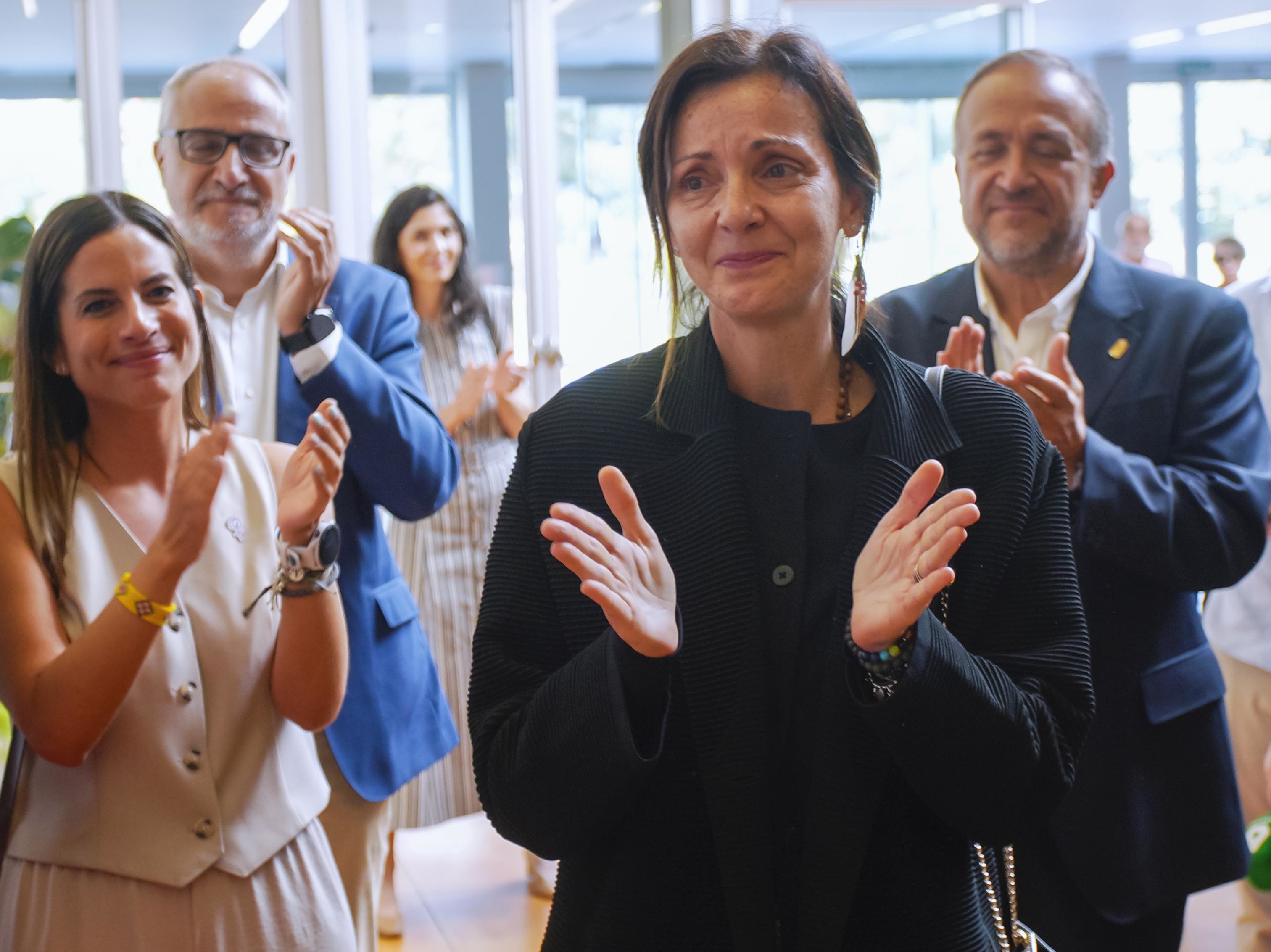 Nevenka Fernández, recibida con aplausos en Ponferrada tras su regreso más de 20 años después de convertirse en la primera mujer en denunciar acoso sexual en política