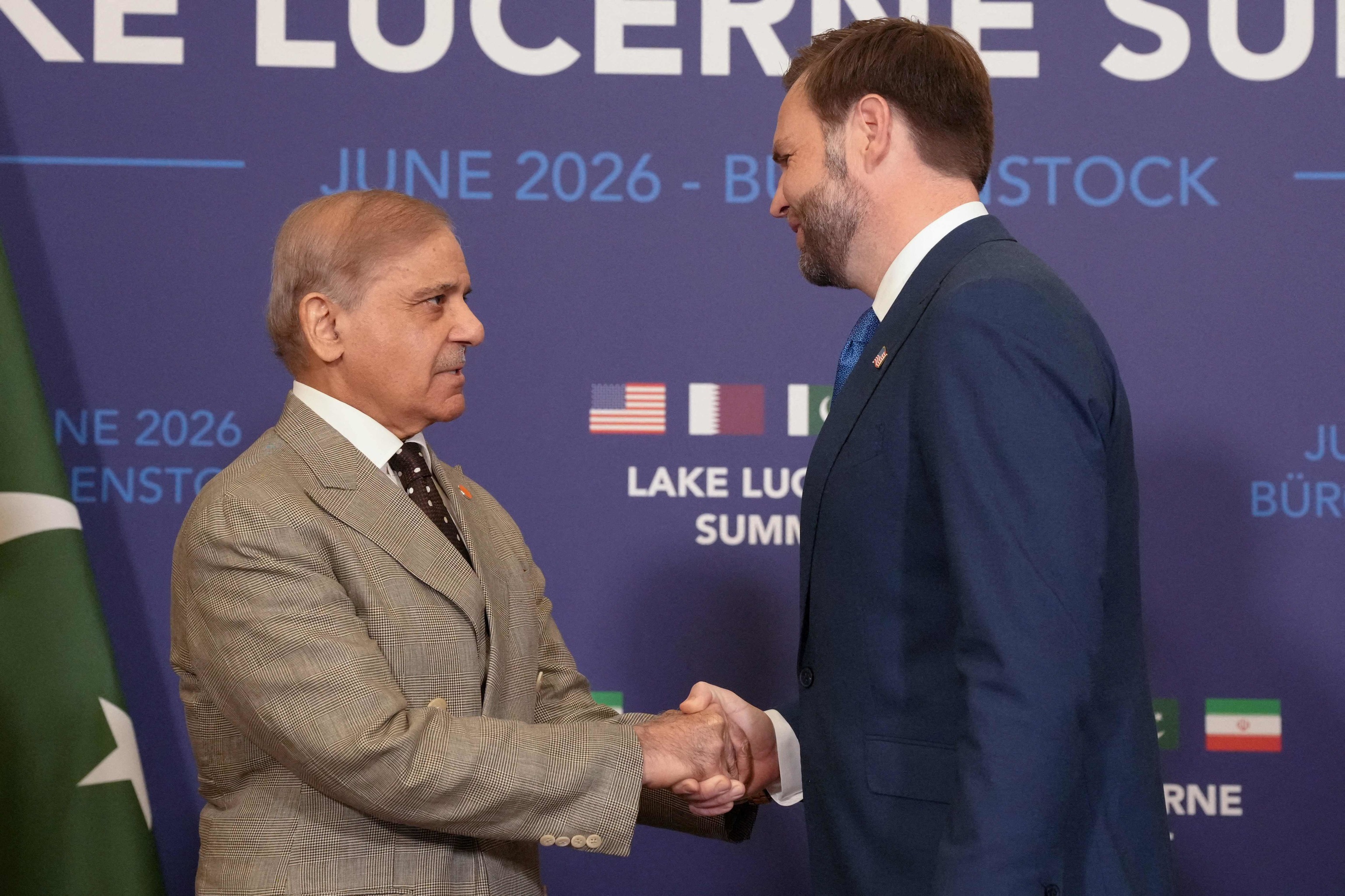 JD Vance llega a Suiza para iniciar las negociaciones de EEUU con Irán sobre su programa nuclear y Teherán advierte de que no renunciará al enriquecimiento de uranio