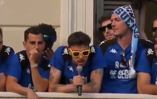 El portero del Sabadell se disculpa por incitar a insultar a  Sánchez en las celebraciones del  ascenso y el club lo condena: "No representa los valores de la entidad"
