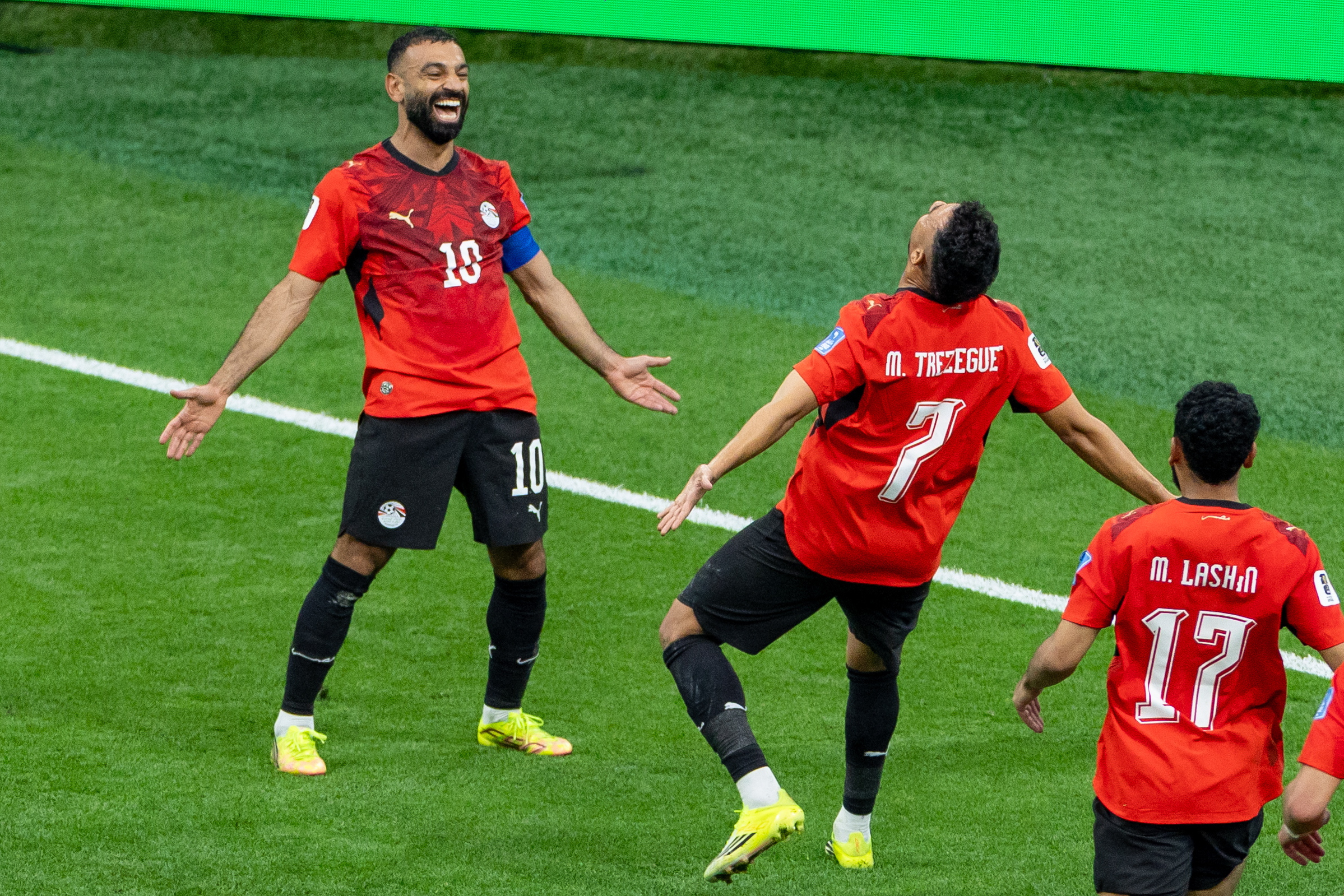 Mo Salah hace líder a Egipto