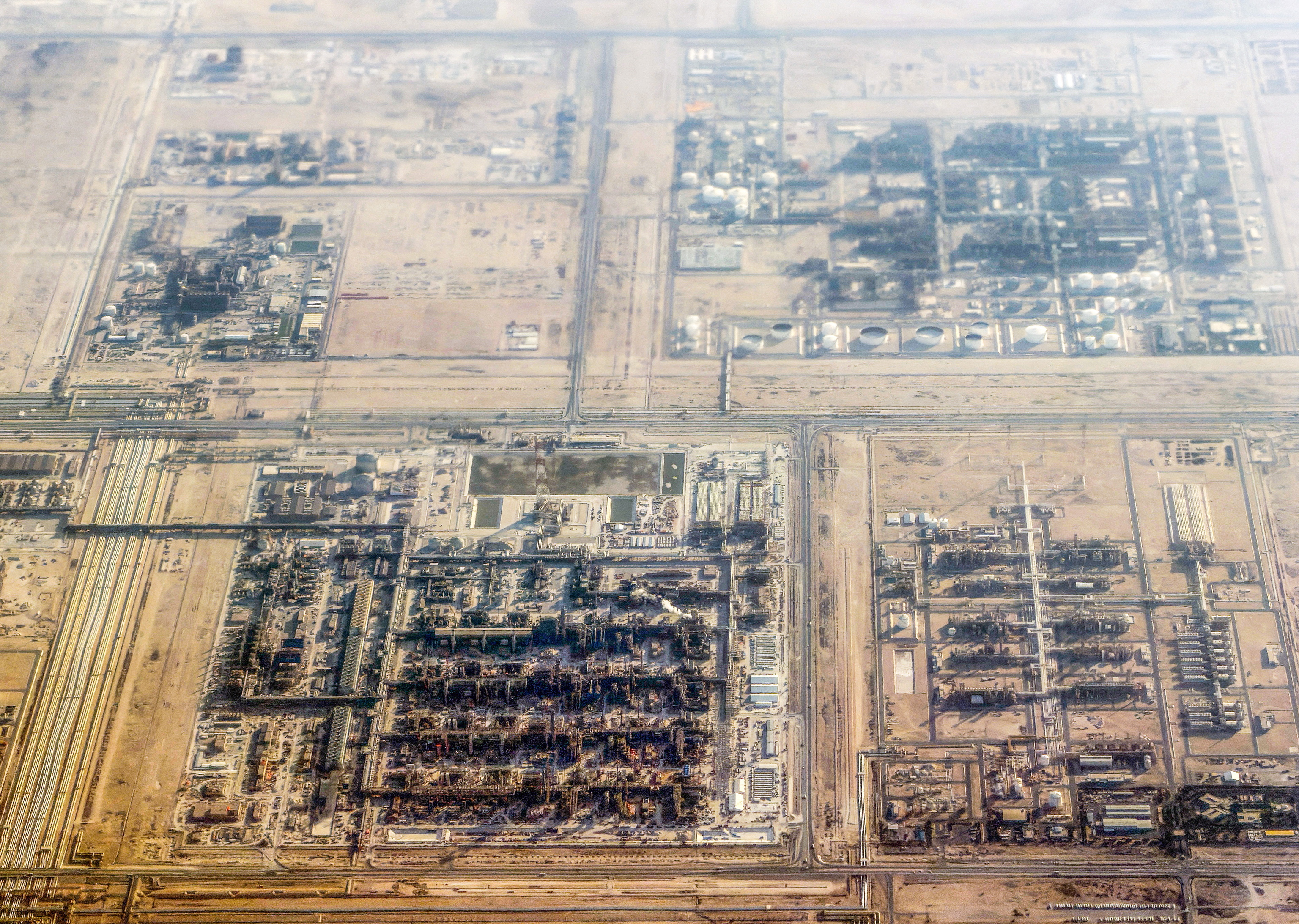 Al menos 54 heridos y 18 desaparecidos en un incendio en una fábrica de gas natural de QatarEnergy