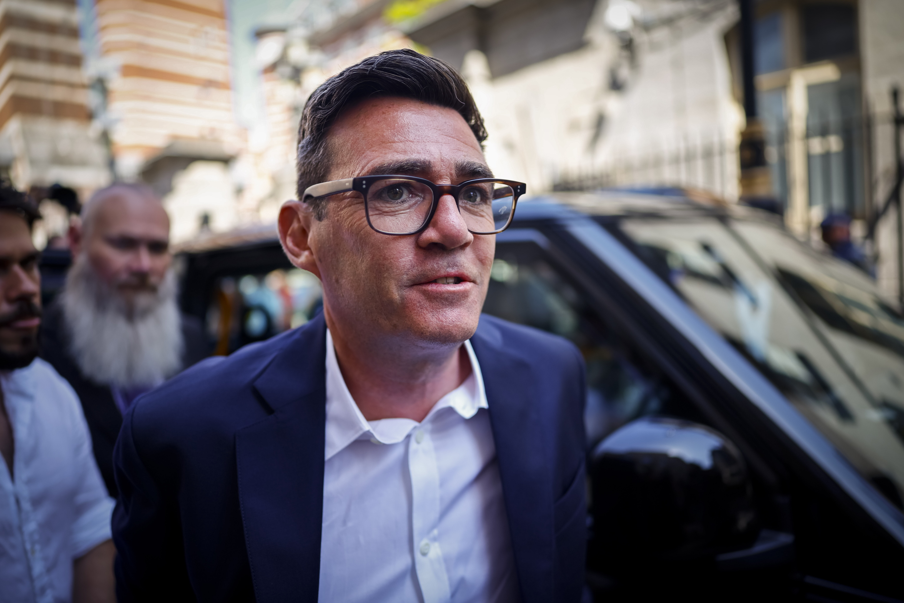 El relevo de Starmer por Burnham expone la inestabilidad política, económica y social del Reino Unido diez años después del Brexit