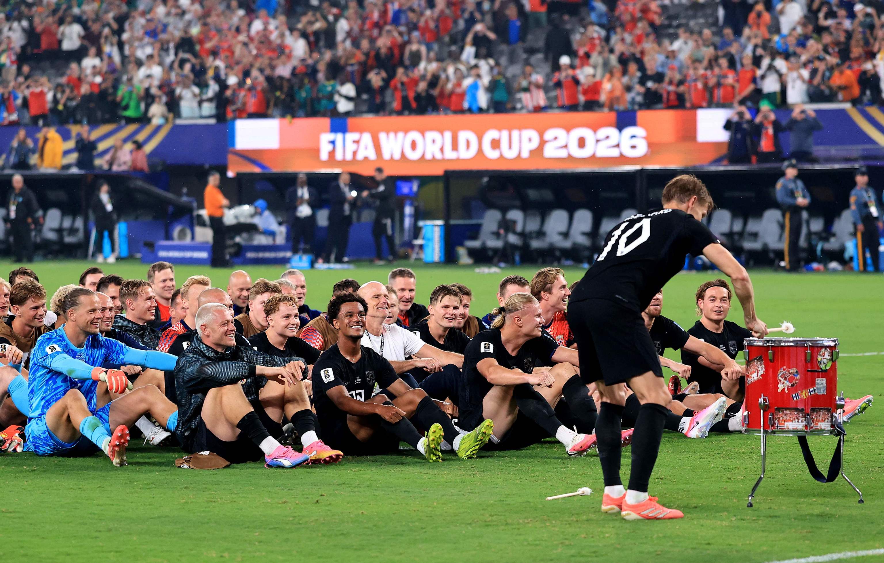 La impresionante celebración de la selección noruega: el remo vikingo ya es la imagen del Mundial