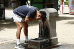 Sobrevivir a una ola de calor sin aire acondicionado: "El ventilador me marca que hace 36 grados dentro del piso, es insoportable"