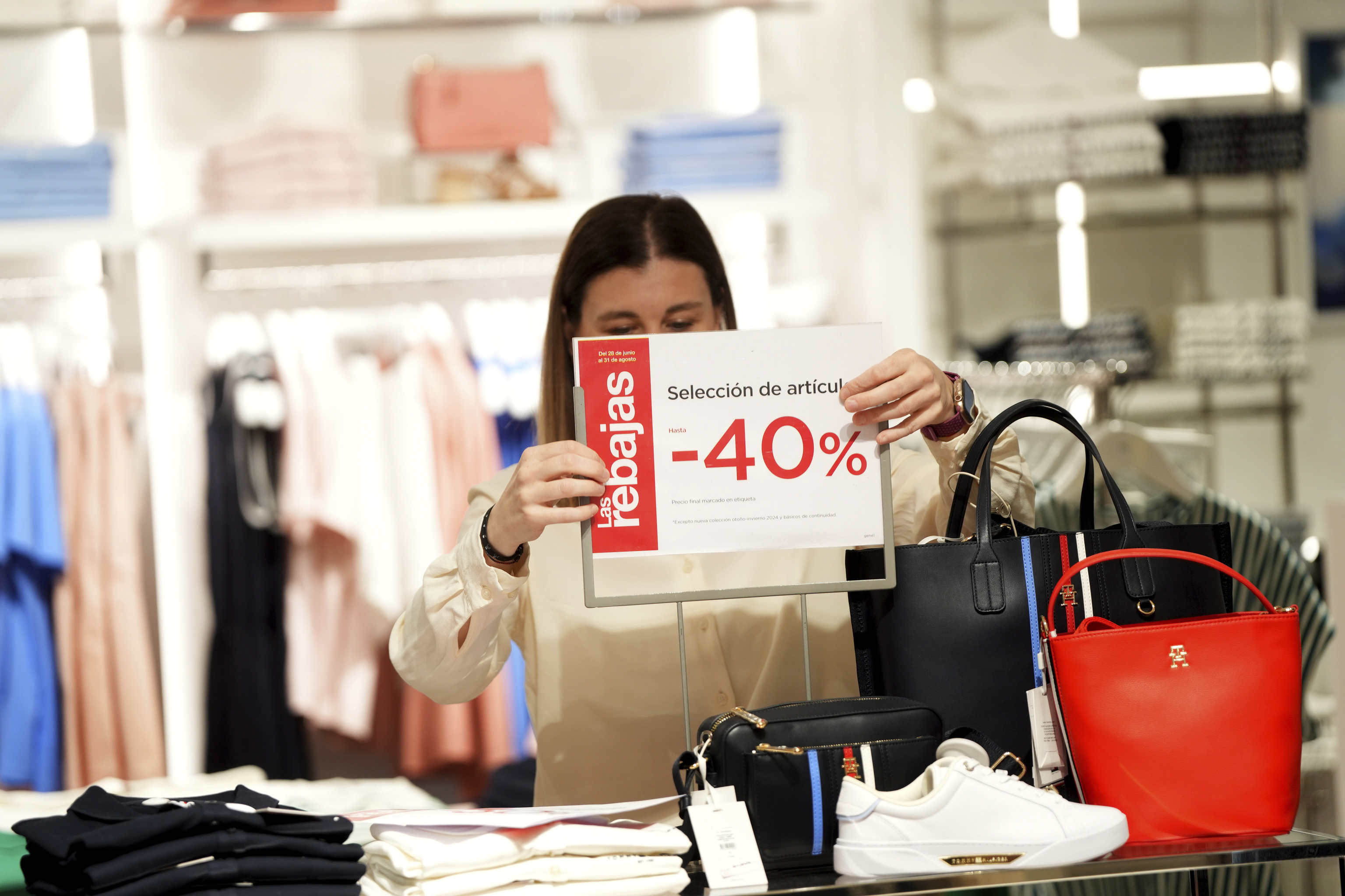 De El Corte Inglés a Carrefour o Ikea: los gigantes del retail inflan sus ventas más de un 30% desde el Covid pero los sueldos apenas superan los 20.000 euros
