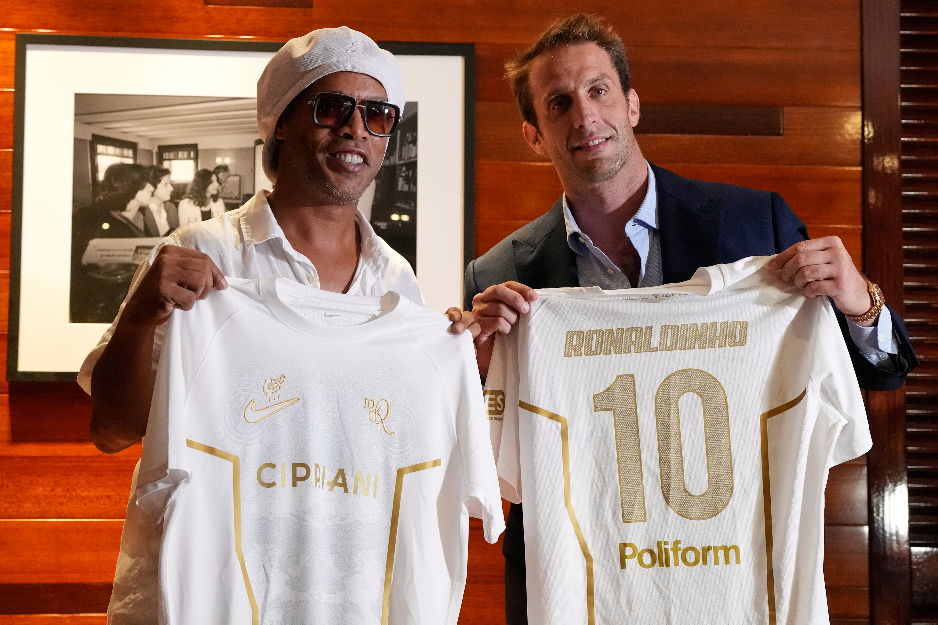 Ronaldinho regresa los 46 años para relanzar la marca del Ravenna, de la Serie C italiana: "Que empiece la magia"