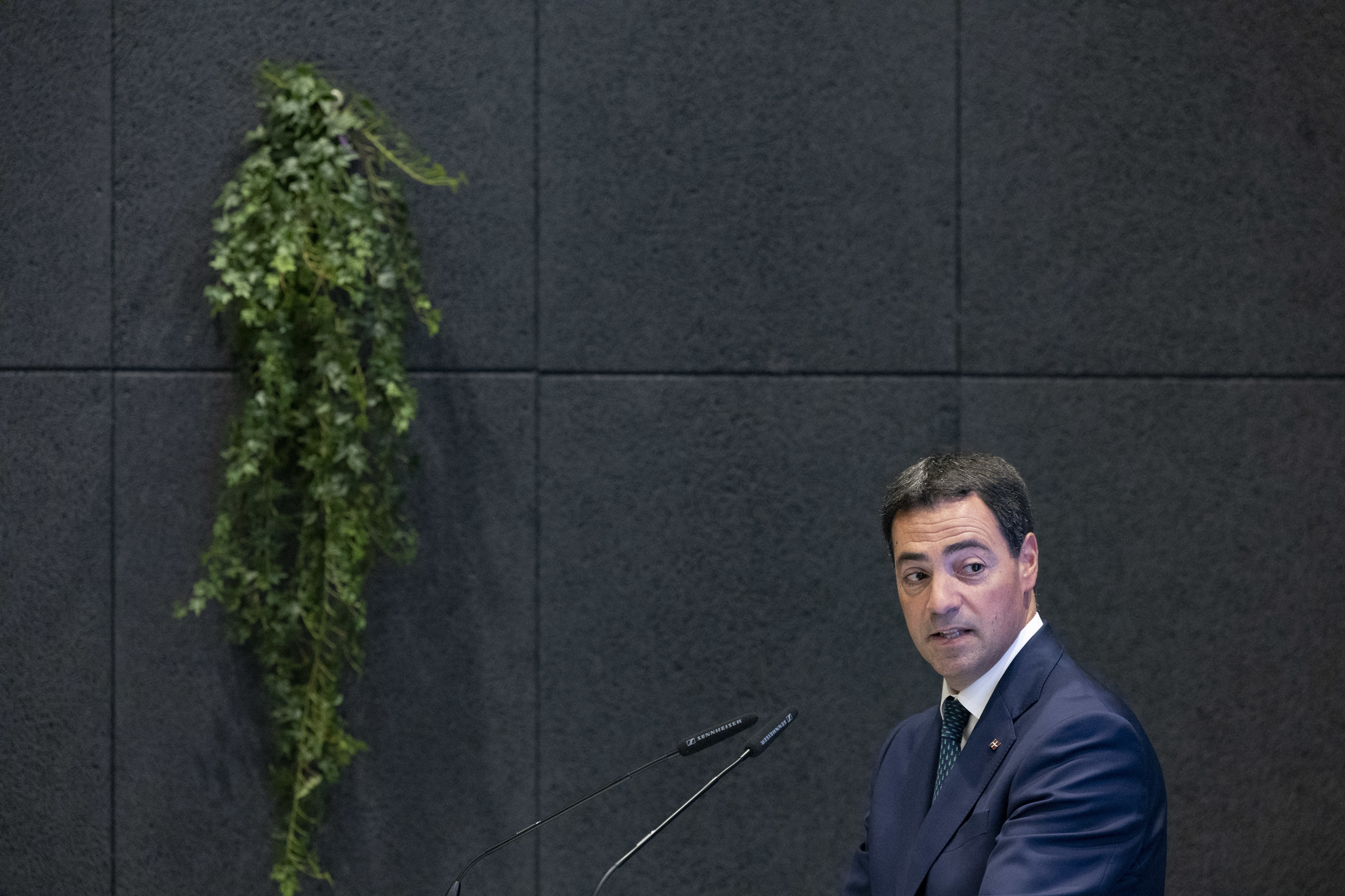 PNV y Bildu sellan un 'Lizarra lingüístico' que impone el euskera