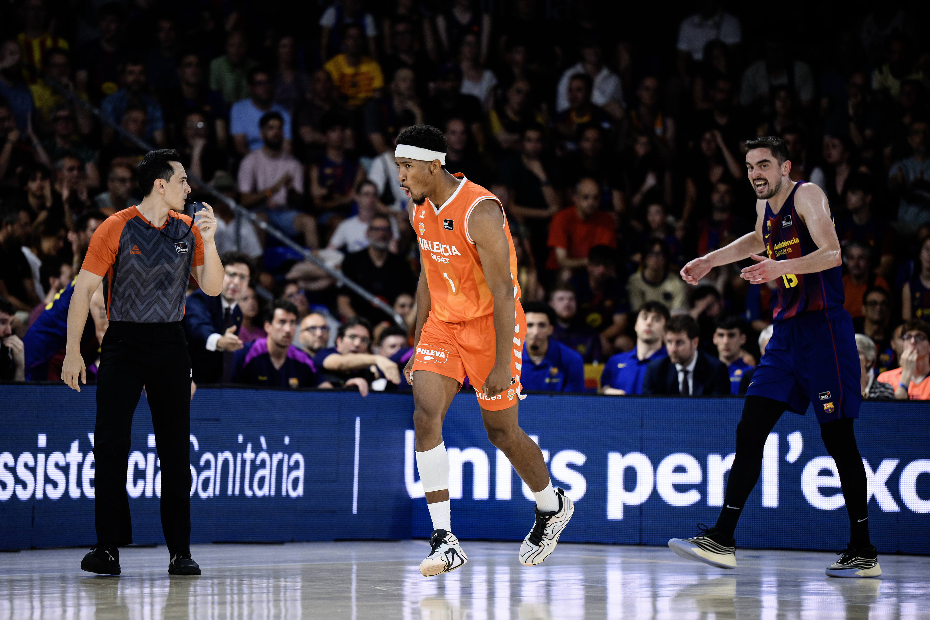 El Valencia Basket arrolla al Barça en el Palau, conquista su segunda liga y culmina una temporada para el recuerdo