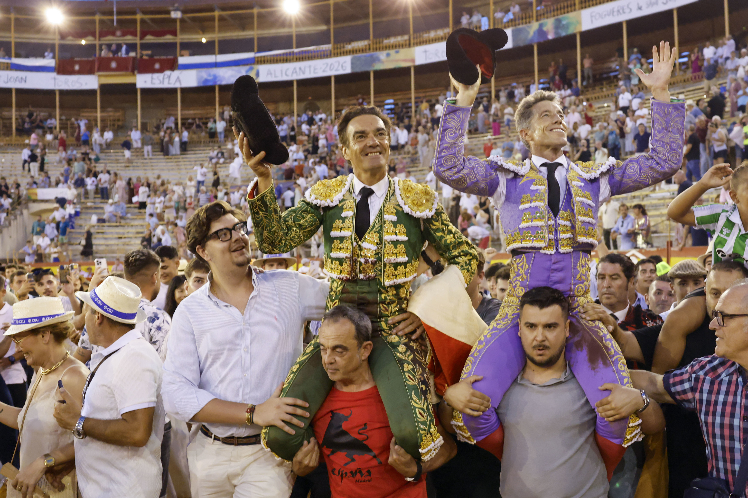El Cid y Escribano, por la puerta grande con una completa corrida de Victoriano Martín en Alicante