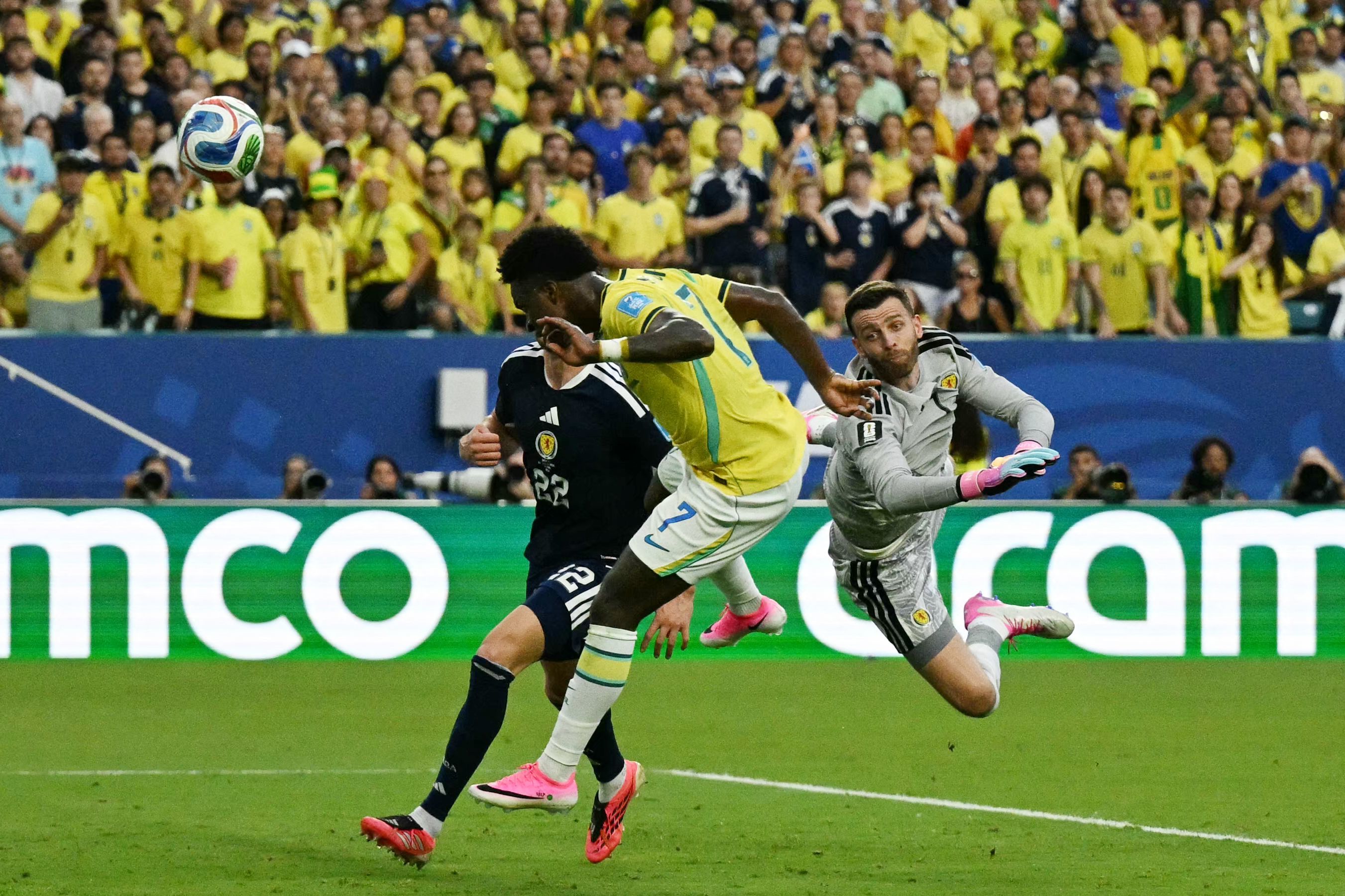Vinicius domestica a Escocia la tarde que Neymar Jr. vuelve a jugar con Brasil