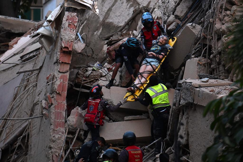 Estado de emergencia y "un número devastador de muertos" tras los dos terremotos que han sacudido Venezuela