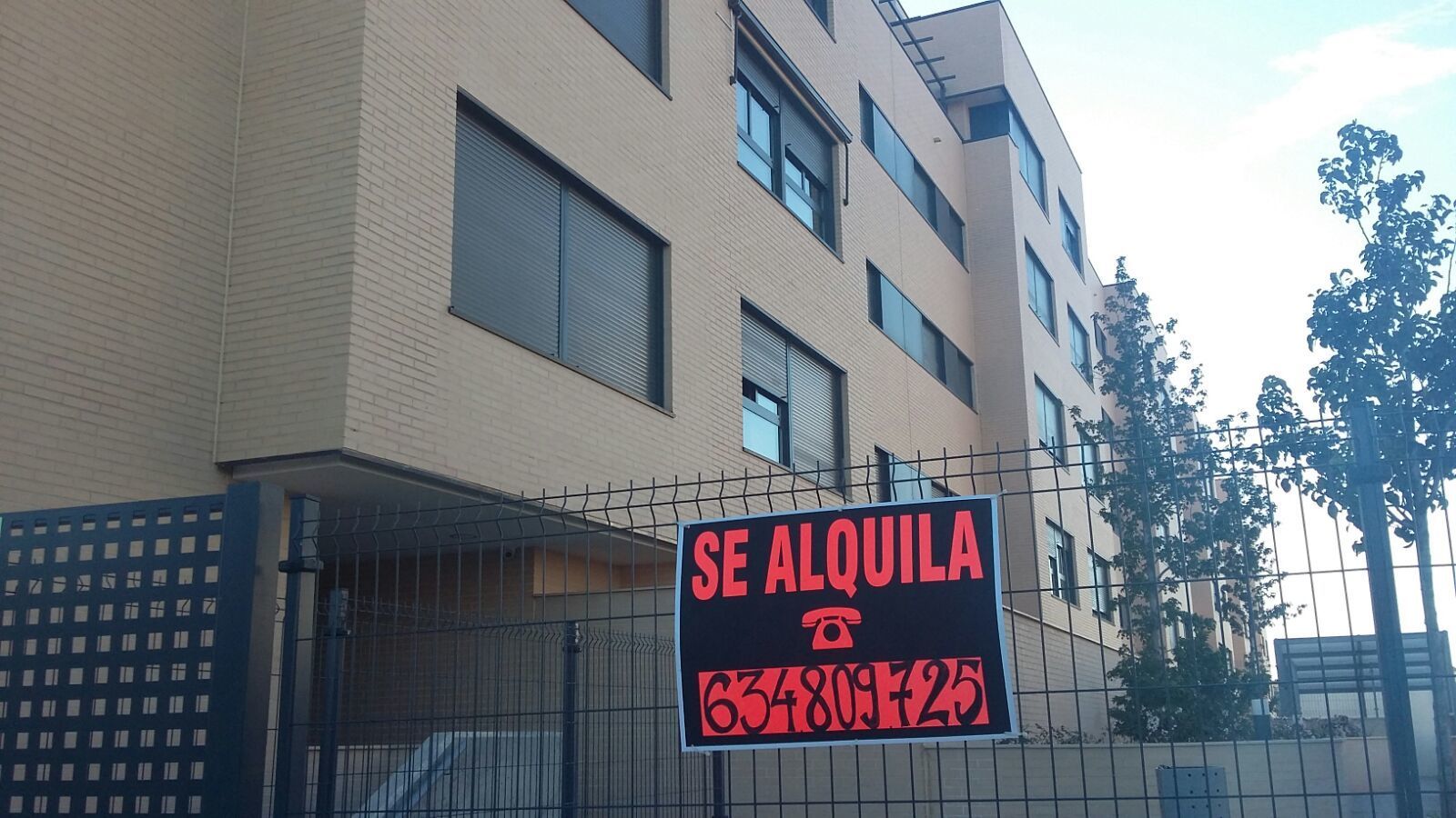 El exilio metropolitano ya no es asequible: compartir piso es más caro en el cinturón de las grandes ciudades y llega a superar los 700 euros por habitación