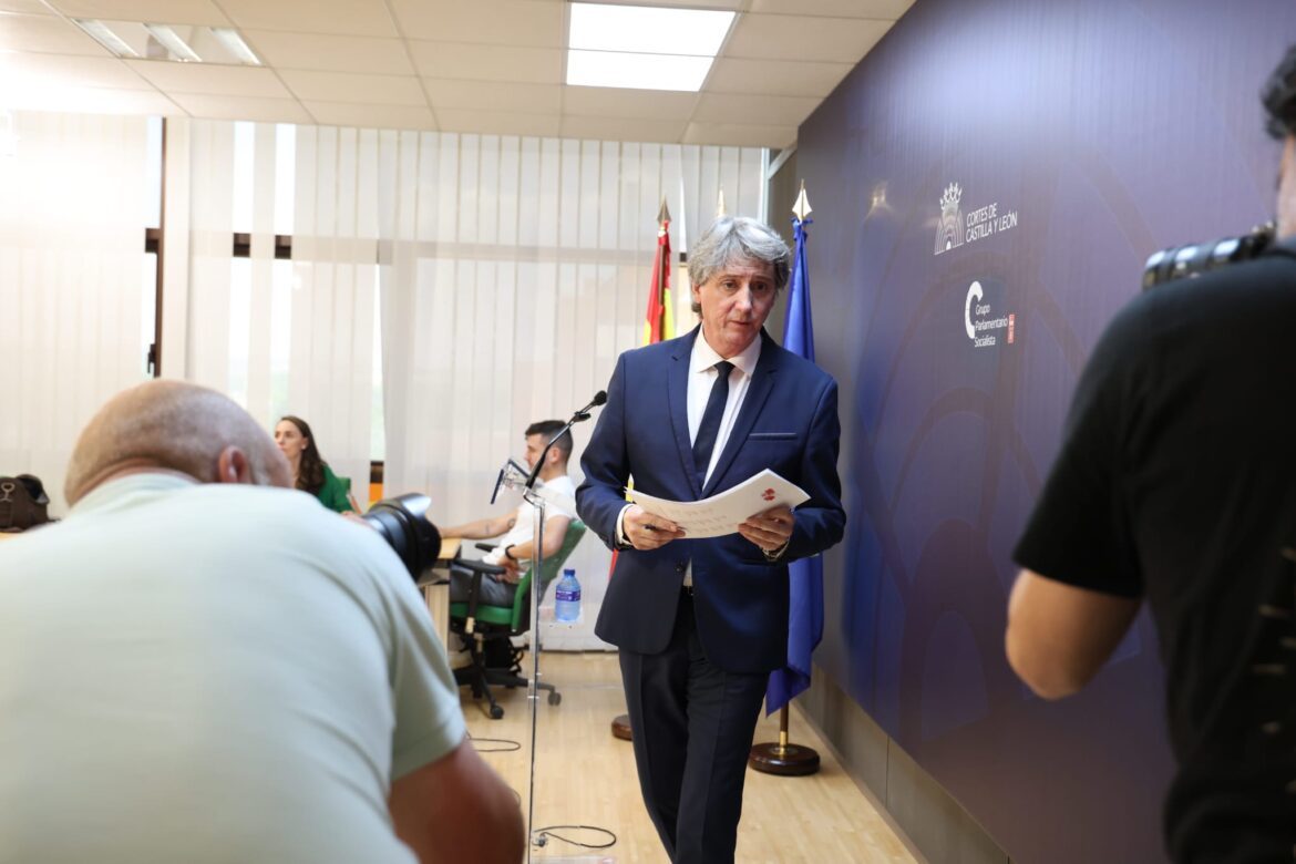 El líder del PSOE en Castilla y León se desvincula de la operación anticorrupción en Soria: "Ni yo ni el Ayuntamiento estamos investigados"