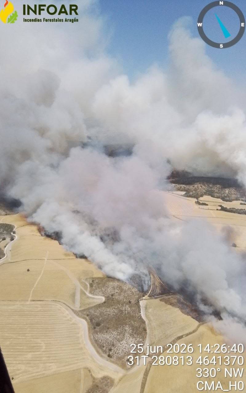 Un incendio forestal en Tamarite (Huesca) obliga a desalojar a 240 personas y al despliegue de la UME