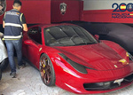 Lujo, ferraris y un indigente como tapadera: así cayeron los ciberestafadores de Sitges