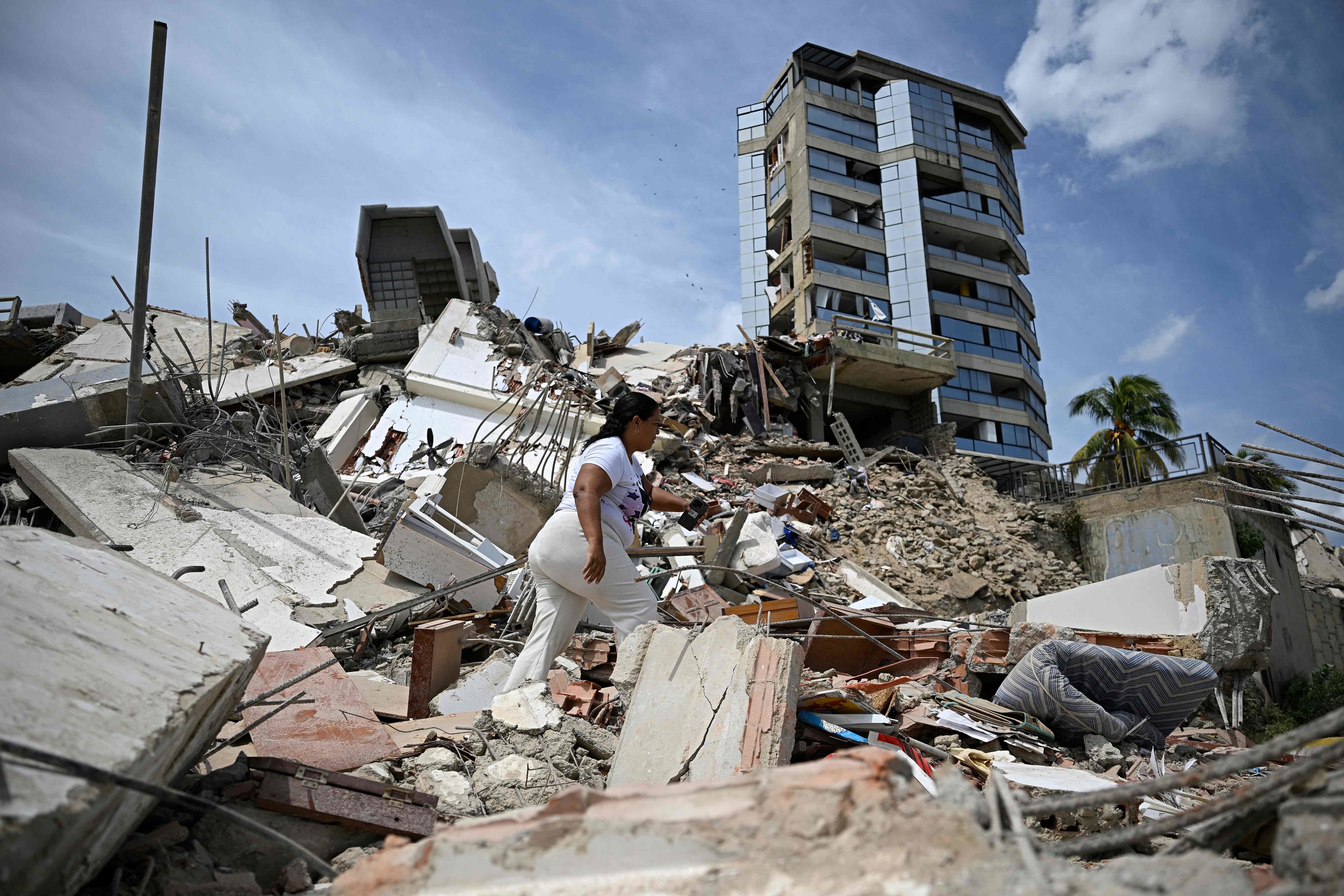EL MUNDO en el corazón de la tragedia venezolana: "Estamos sumidos en ruinas y desesperación. Ahí está mi nieta de cinco años tapiada"
