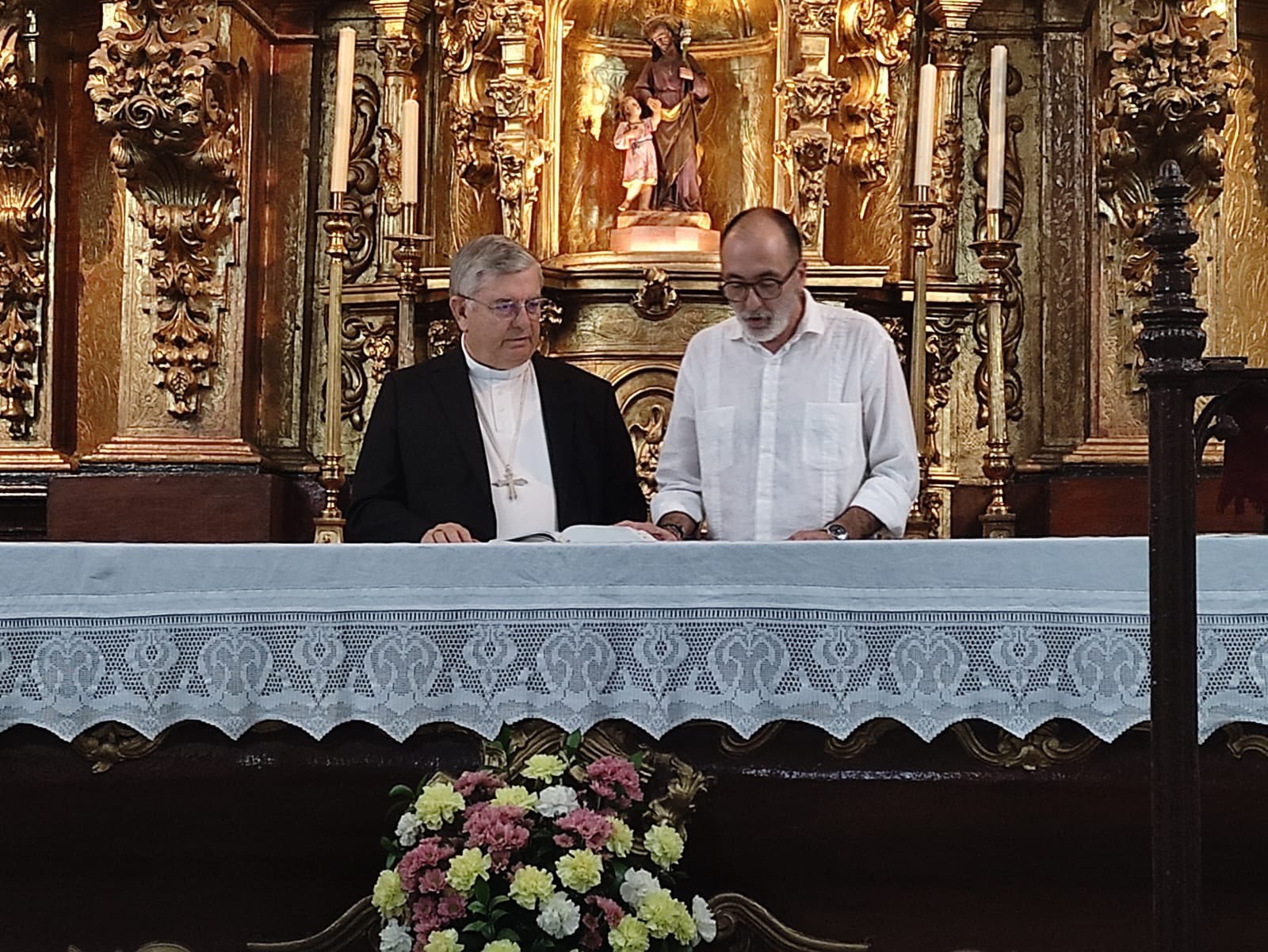 El arzobispo de Mérida-Badajoz ordenará este sábado a un hombre casado y con un hijo como su primer diácono permanente