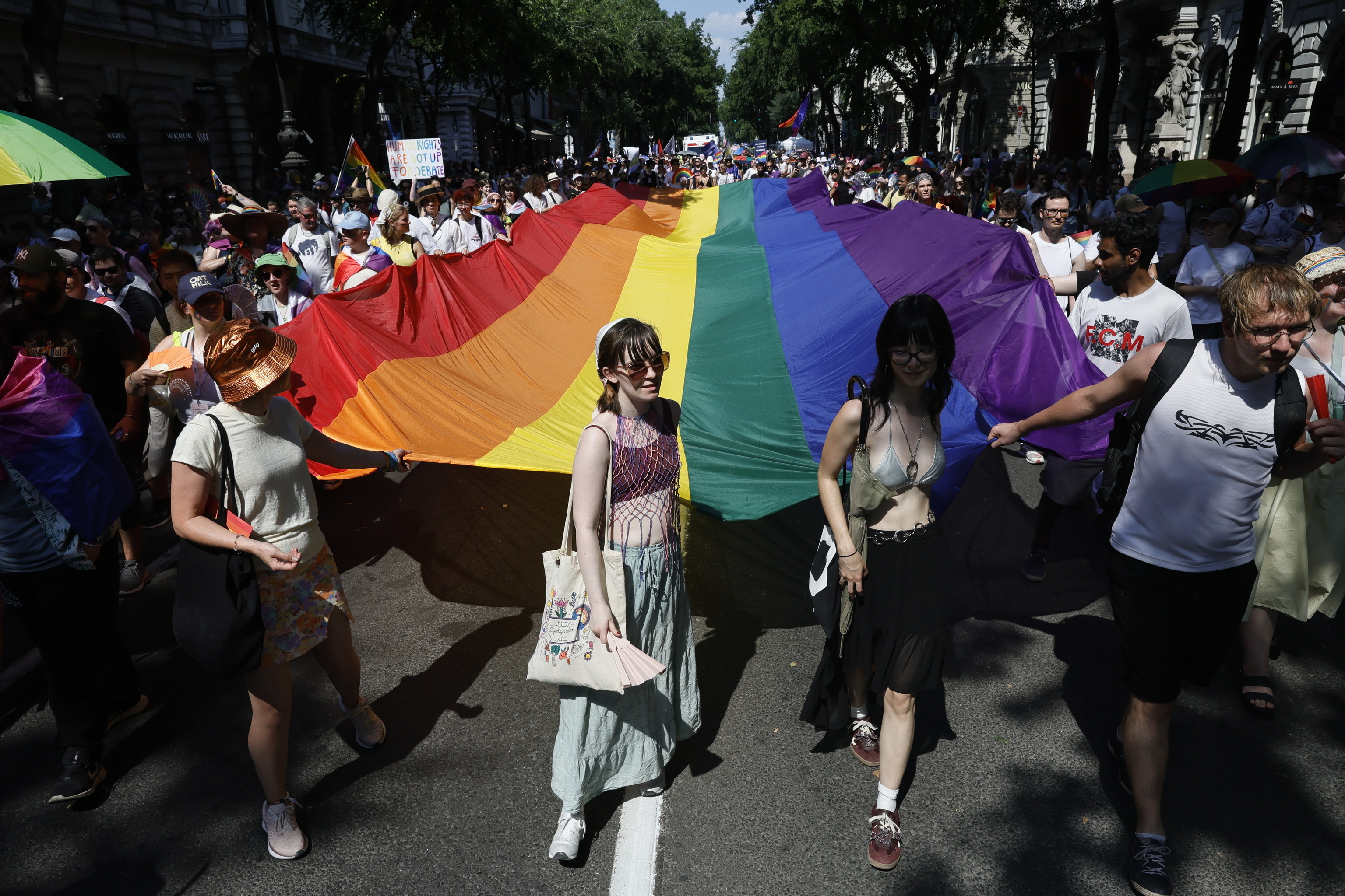 El Orgullo LGTB deja atrás casi dos décadas de resistencia y recupera la normalidad en Hungría en la era post Orban