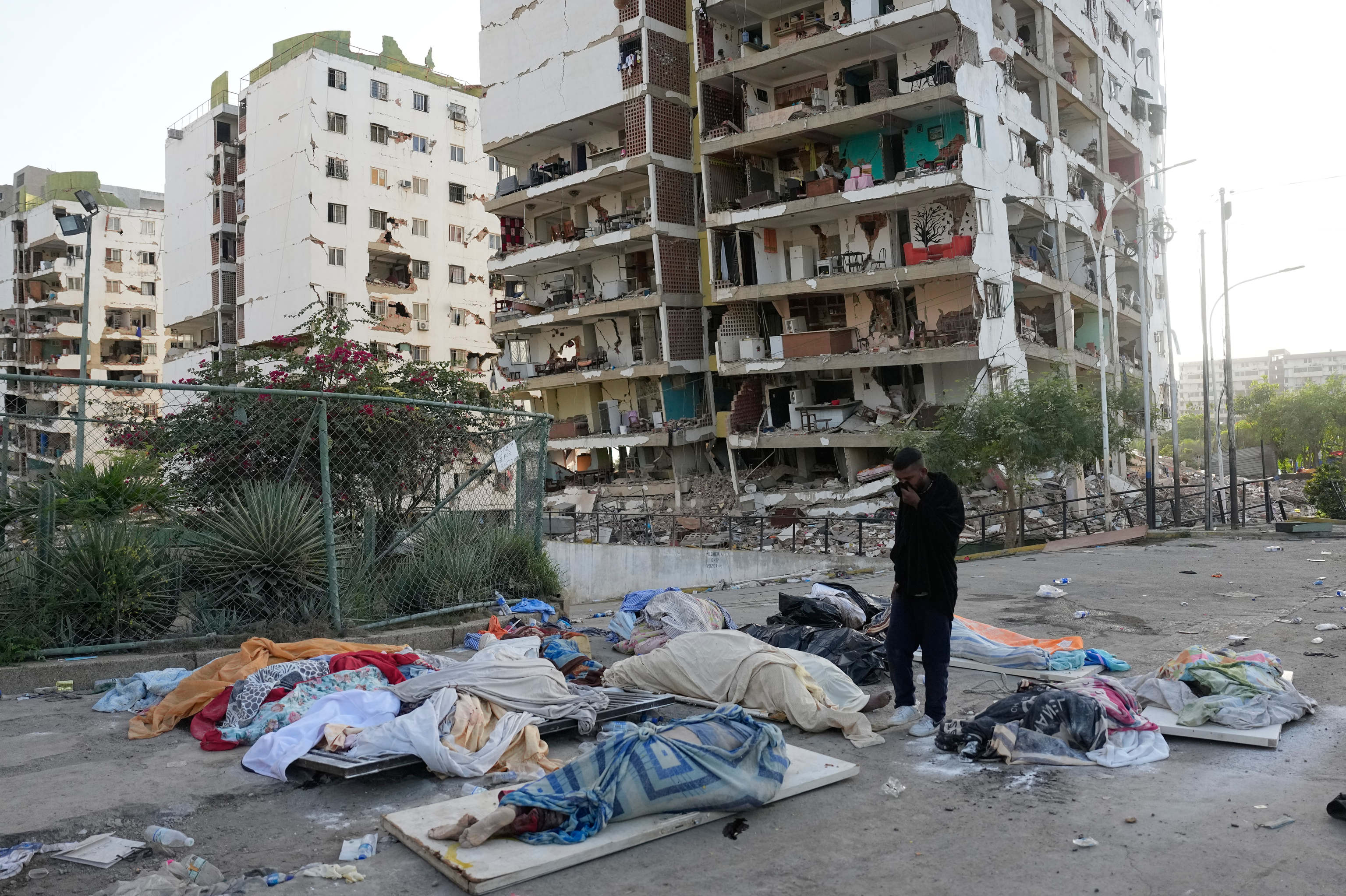 El terremoto de solidaridad y resistencia venezolana ante el caos del chavismo: "Donde falta gobierno, sobra el pueblo"