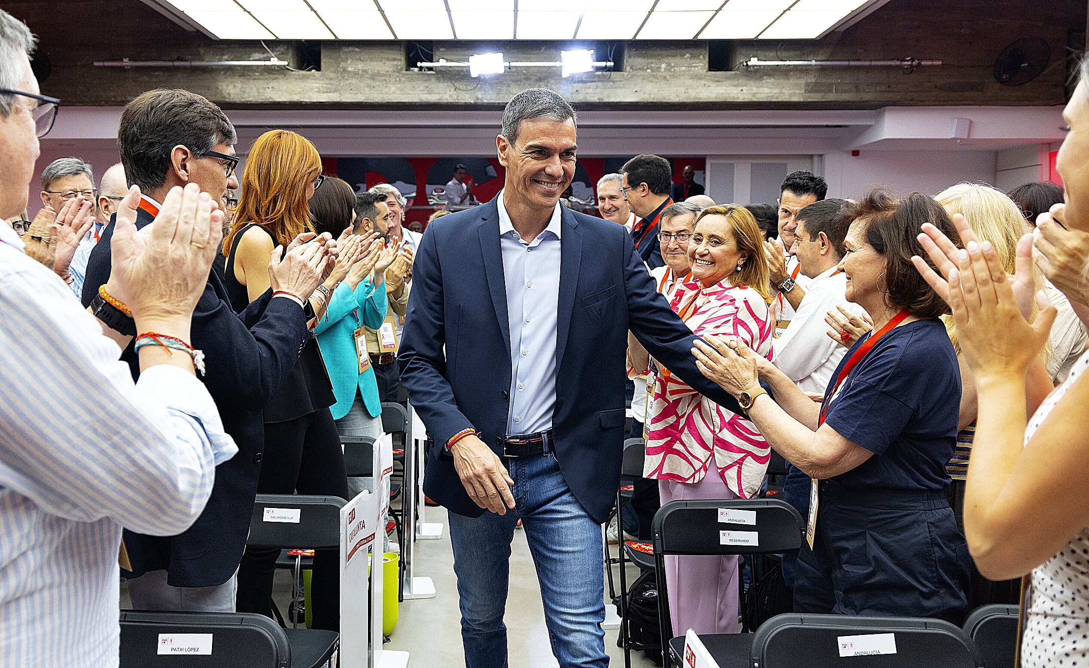 Sánchez evita la autocrítica ante el PSOE en medio de crisis judicial y electoral