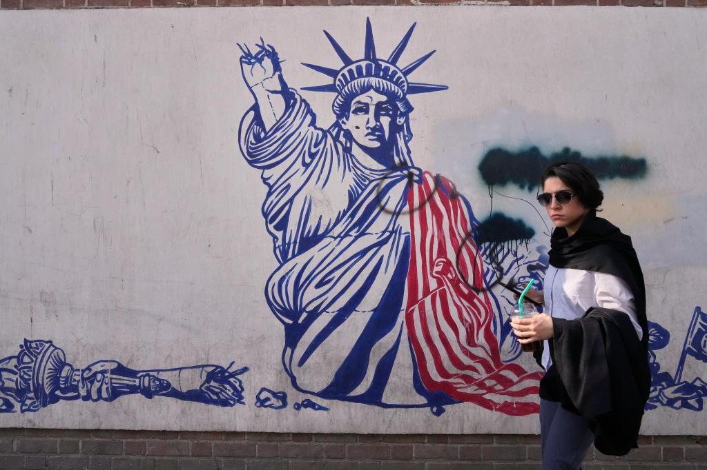 Irán ataca Baréin y Kuwait tras los ataques de EEUU mientras Trump amenaza con acabar con la República Islámica