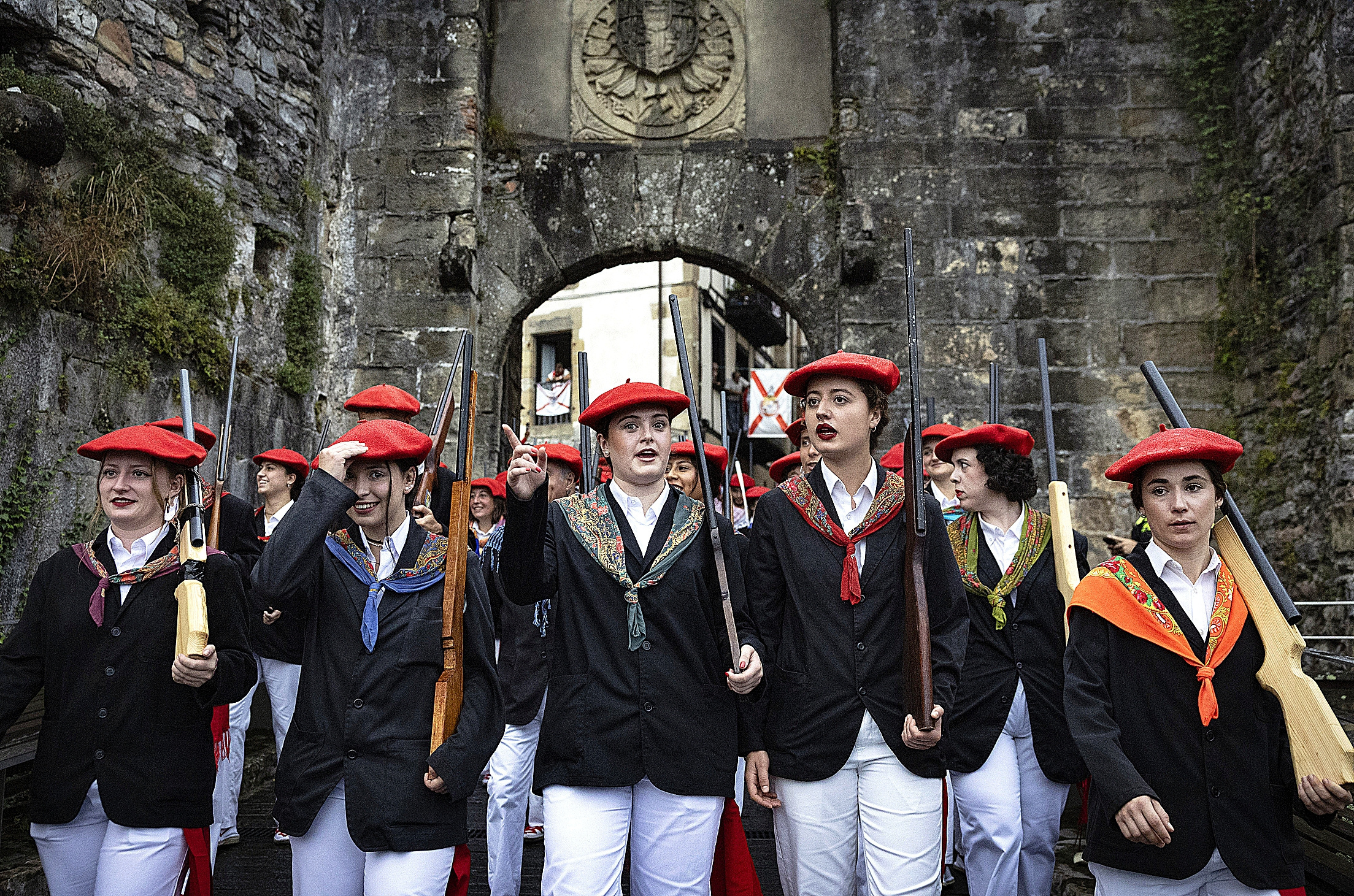 Tradición contra igualdad: las mujeres que obligaron a cambiar las fiestas populares, de Hondarribia a Sagunto