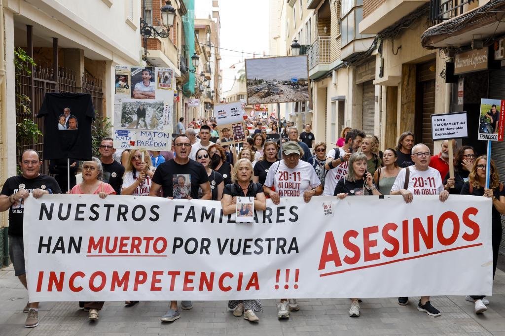 Las víctimas de la dana llevan la protesta contra Mazón a la zona cero veinte meses después: "Fue una gestión catastrófica"