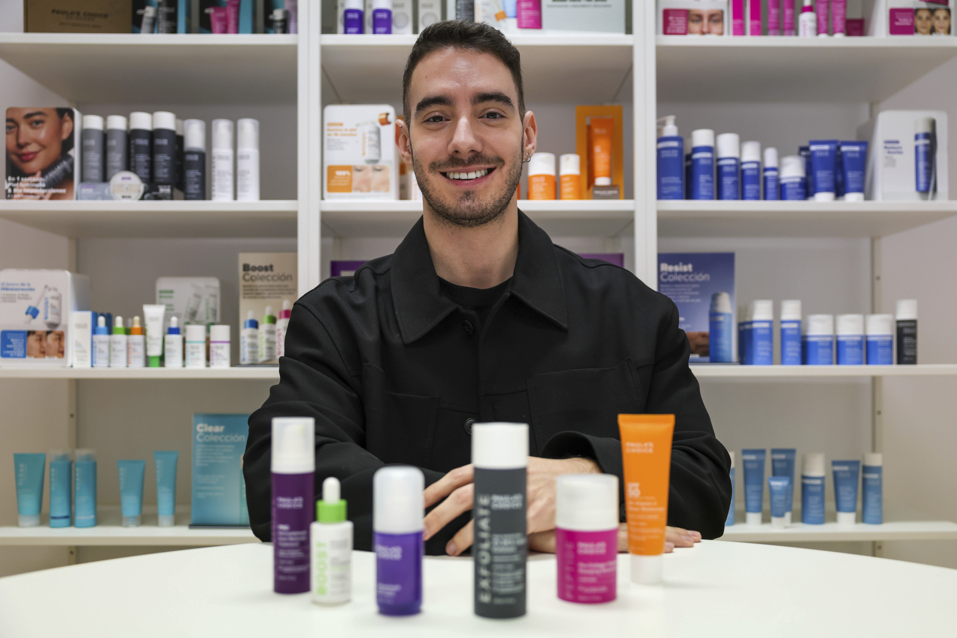 El científico que quiere que entiendas lo que te pones en la cara: "La piel necesita constancia. Igual que con la alimentación o el deporte, un día no cambia nada"