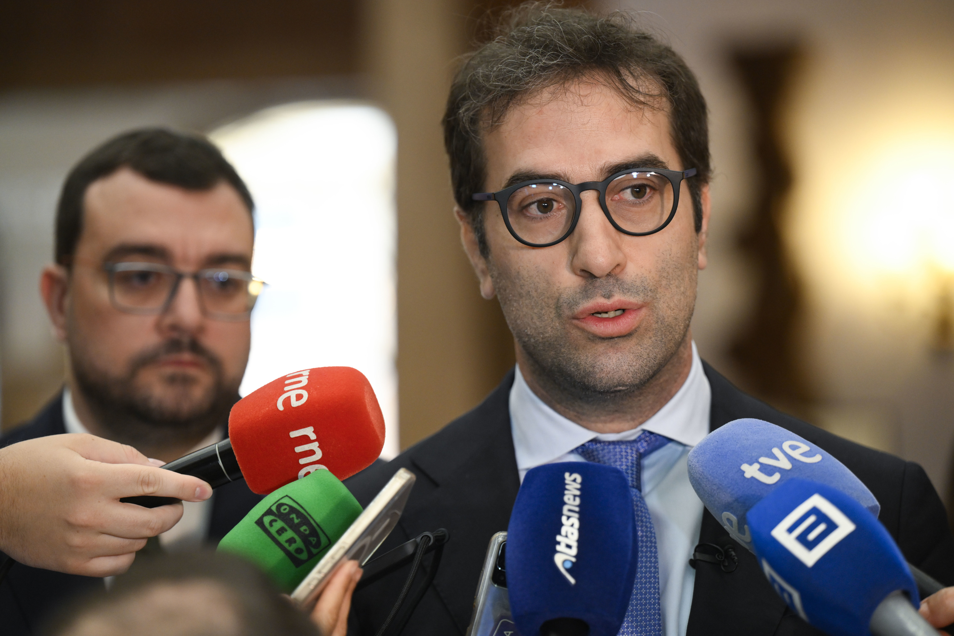El Gobierno sustituye la rebaja del IVA de los carburantes por un descuento de 15 céntimos por litro que irá bajando hasta desaparecer en octubre