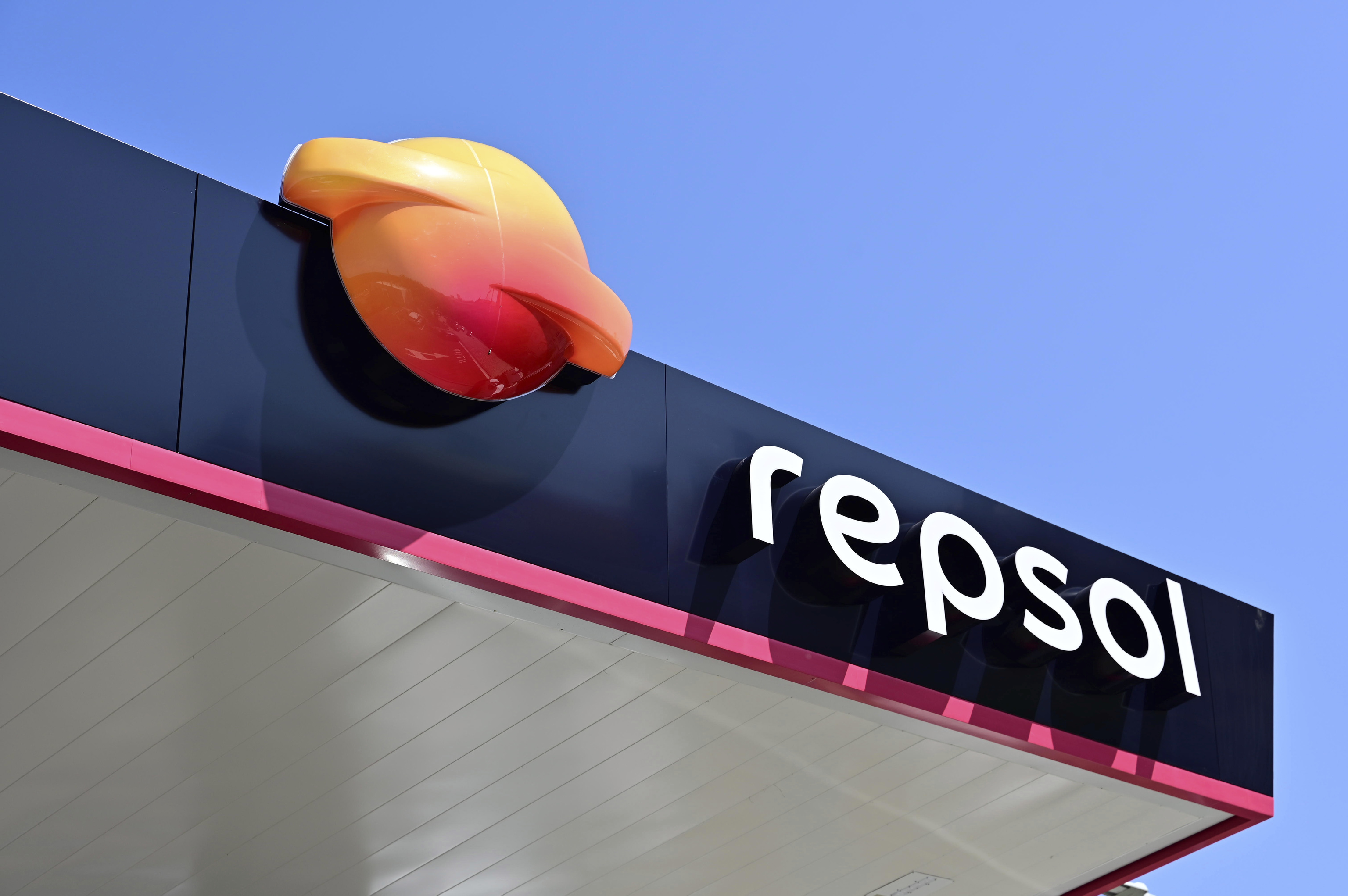 Una gasolinera de Ribadeo (Lugo) sirve por error diésel en lugar de gasolina: "Nos hacemos responsables de las averías"