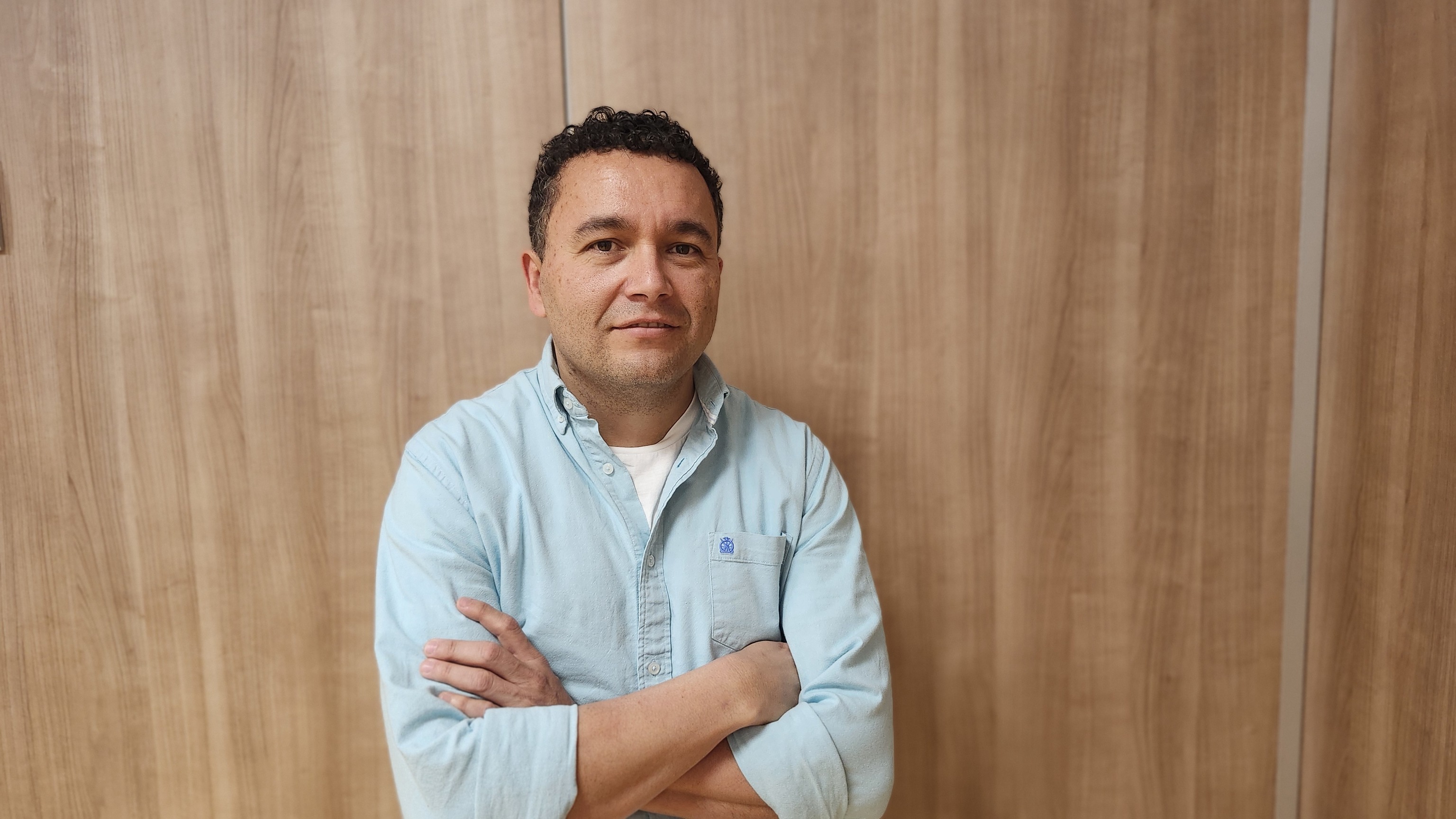 Alfredo Rodríguez-Muñoz, experto en sueño: "Durante el día podemos hablar de corresponsabilidad, pero es a las tres de la mañana, cuando un bebé llora, donde realmente vemos cómo se reparte el cuidado"