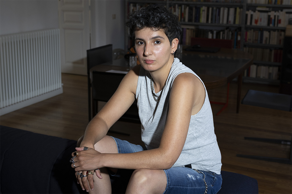 Fatima Daas, la escritora musulmana y lesbiana que revolucionó las letras francesas: "No quiero renunciar ni a mi amor por Dios ni a la homosexualidad"