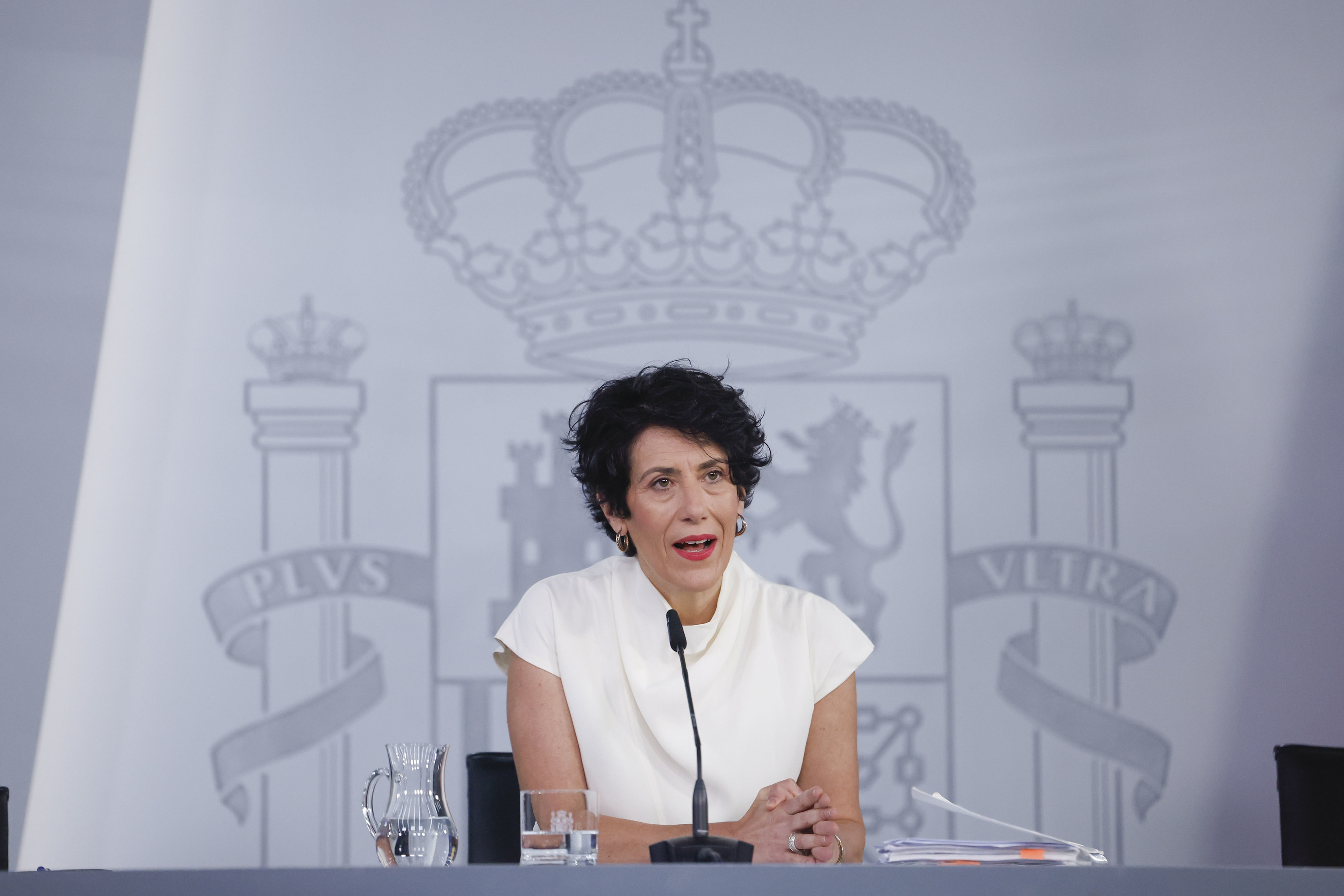 El Gobierno asegura que la regularización masiva de inmigrantes no afectará a Europa: "Es un permiso de residencia y trabajo solo en España"