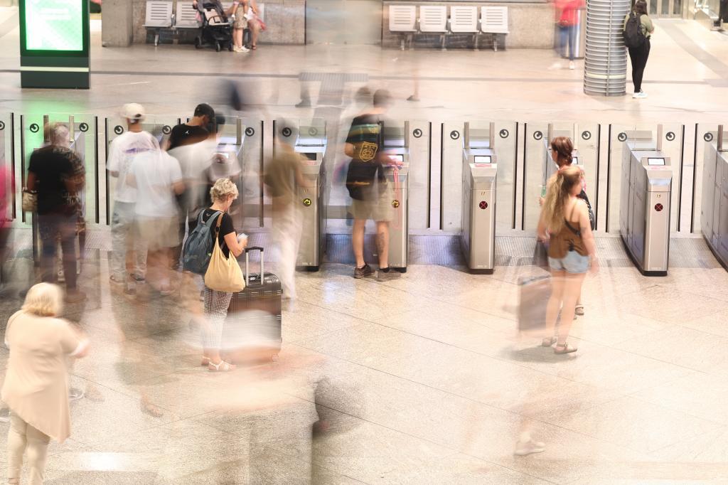 Escándalo en las pruebas de operador comercial de Renfe con 5.000 aspirantes: CCOO recurre a la Abogacía del Estado por sospecha de amaño