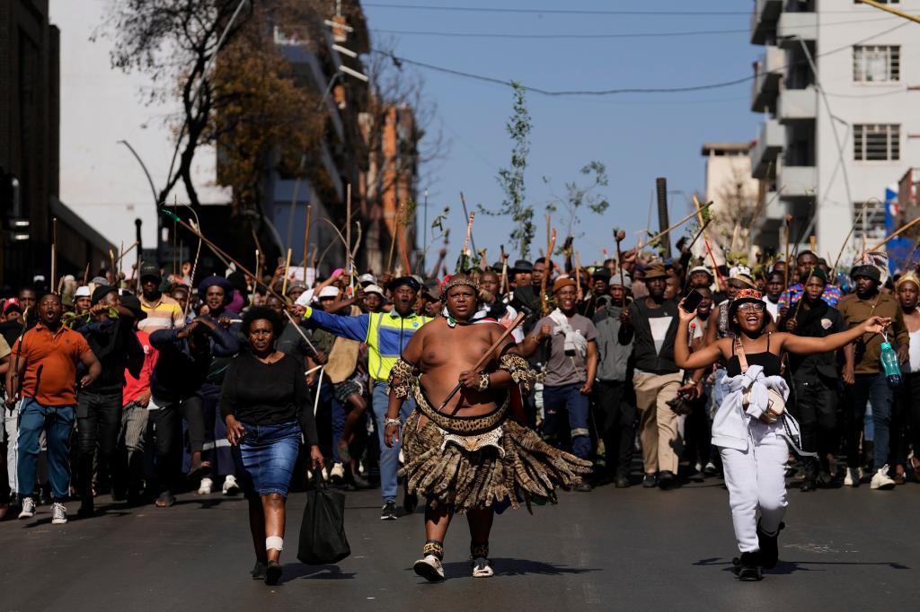 Miles de manifestantes protestan en Sudáfrica contra la inmigración ilegal en plena ola de xenofobia