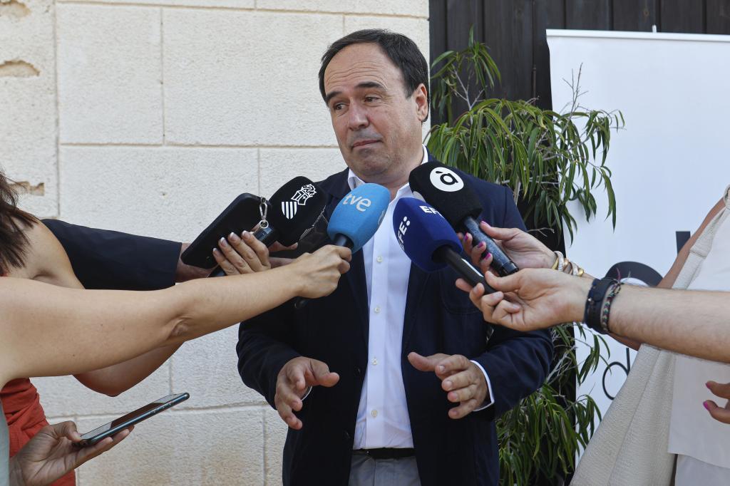 La Generalitat pide la suspensión cautelar de la regularización masiva de inmigrantes tras la advertencia del Supremo