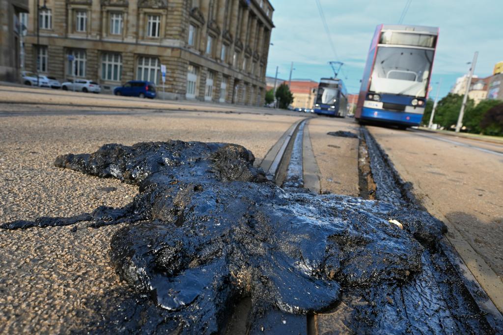 La ciudad alemana de Leipzig, donde el calor derritió las juntas de los raíles del tranvía, pide ayuda a los ciudadanos para eliminar el fundido