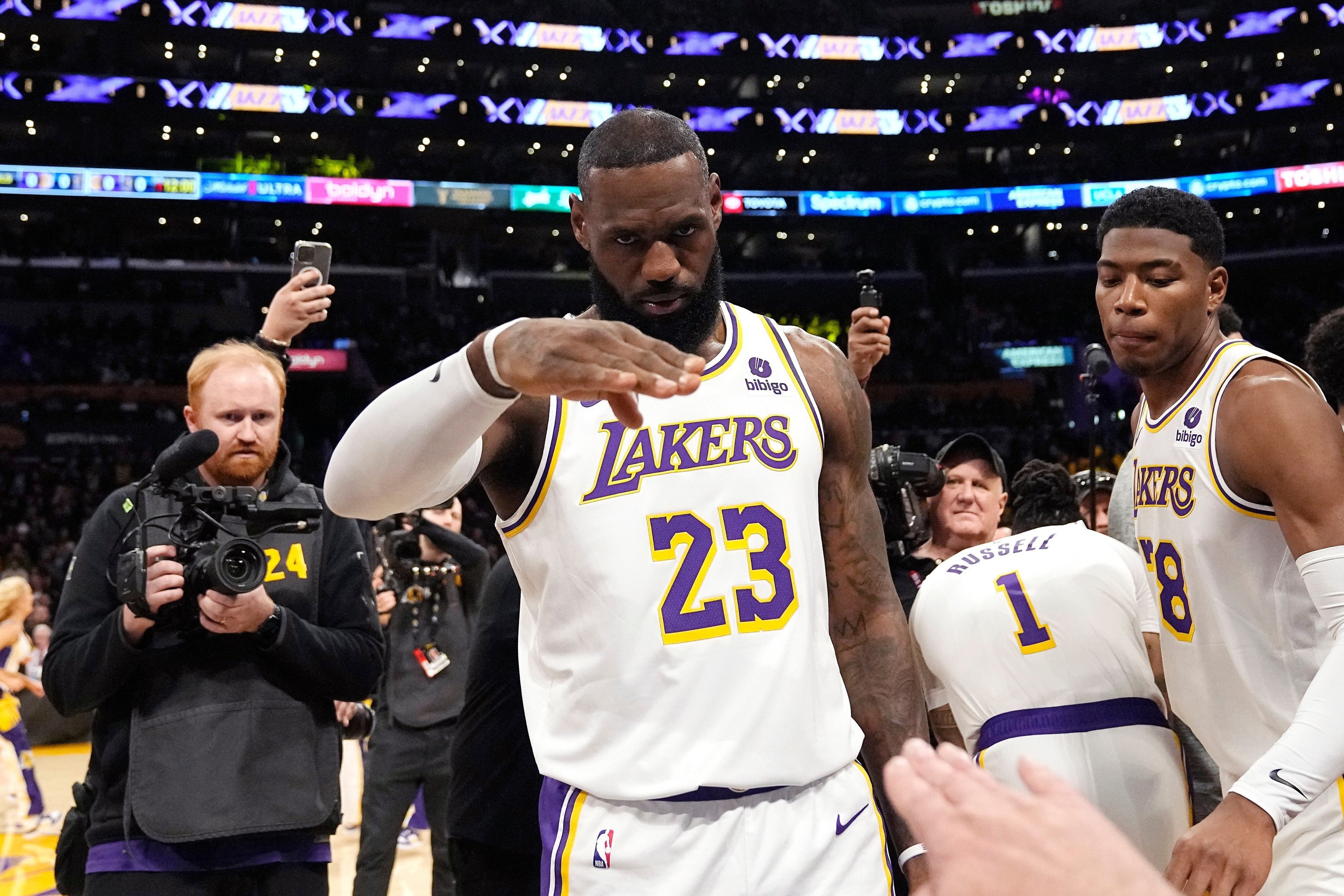 LeBron James se va de los Lakers
