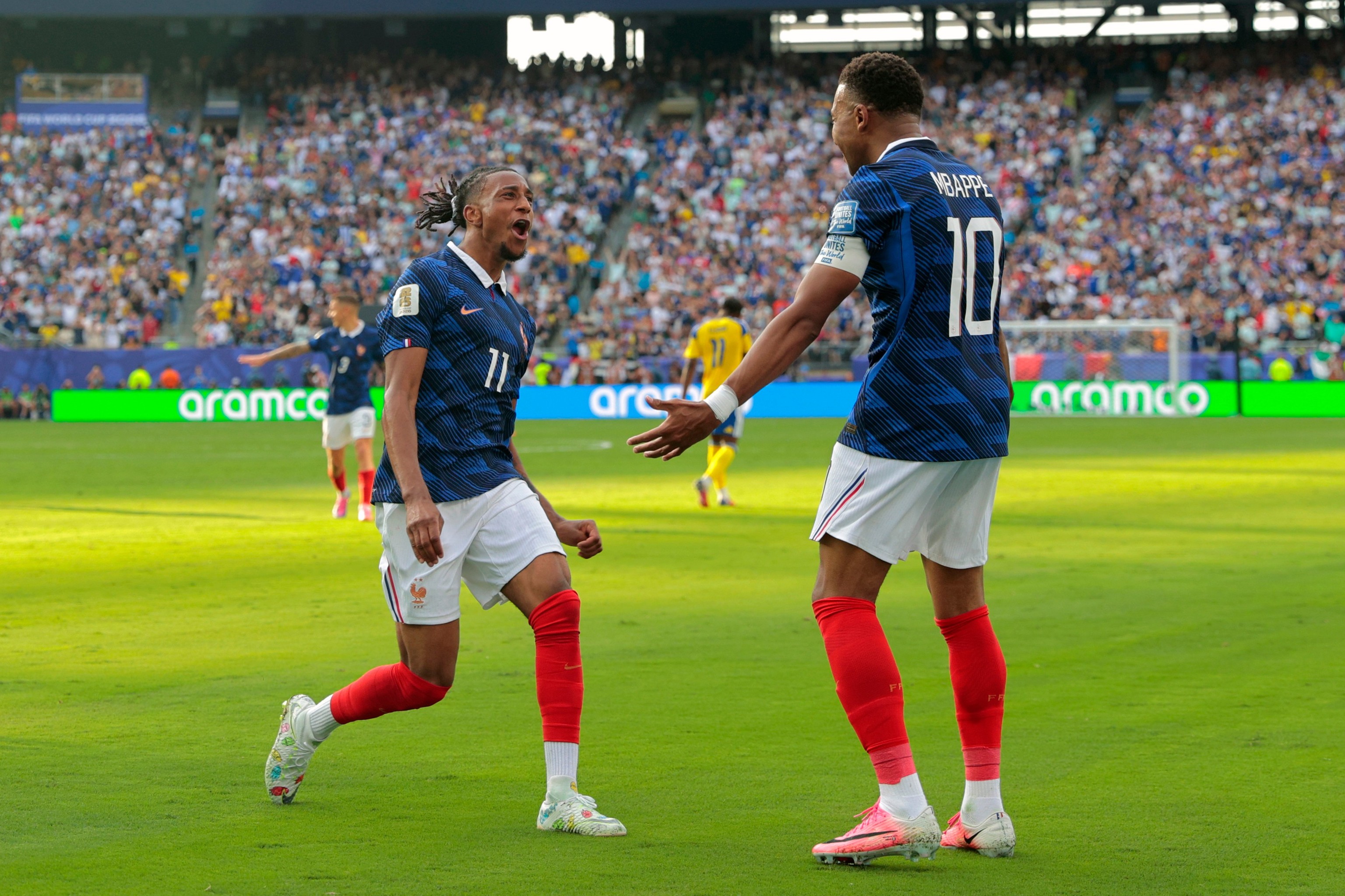 Olise inventa y Mbappé liquida a Suecia en otra exhibición de Francia