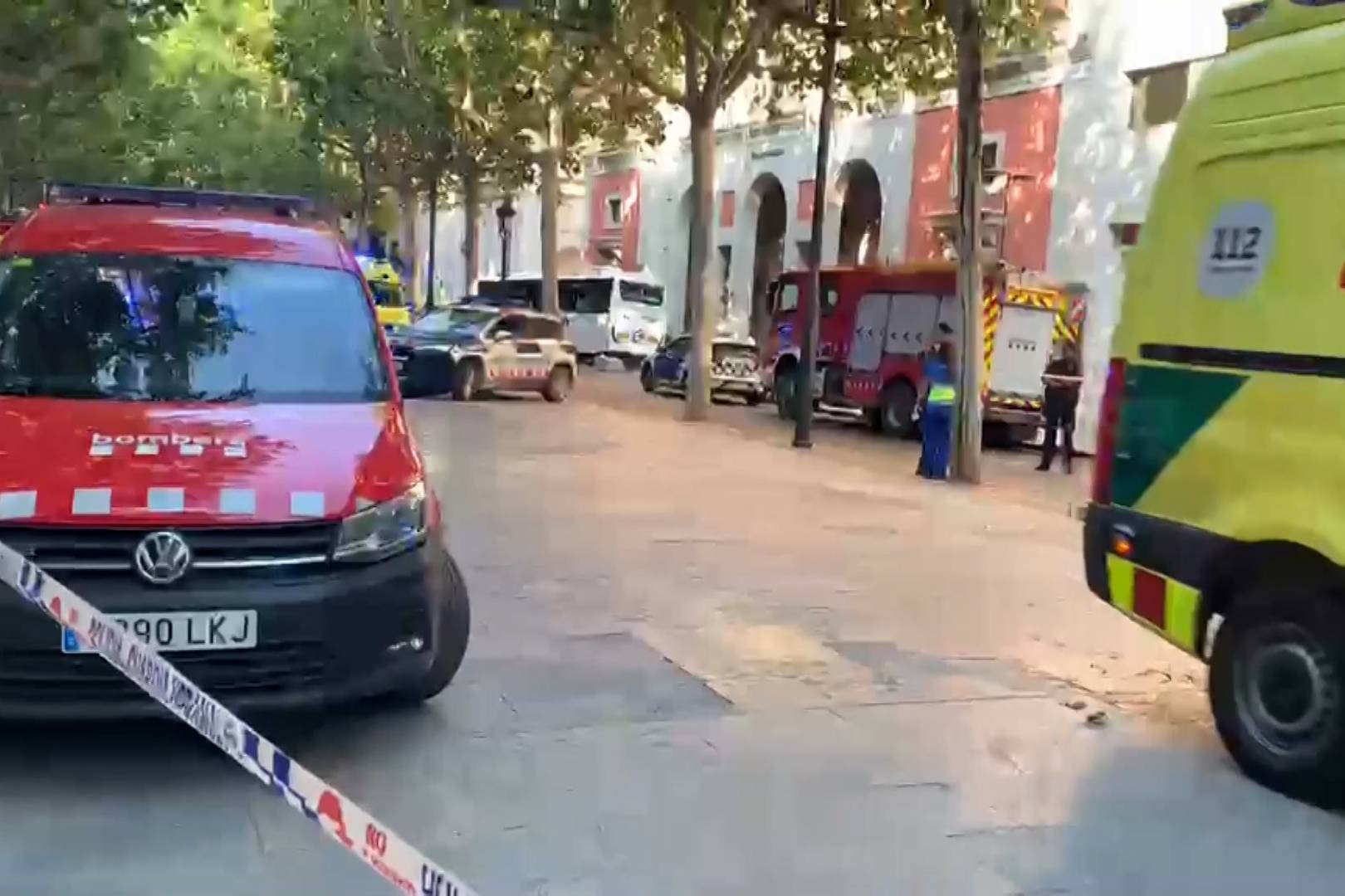 El choque de un autocar contra la fachada de un edificio en Lleida deja 43 heridos, cuatro de ellos críticos