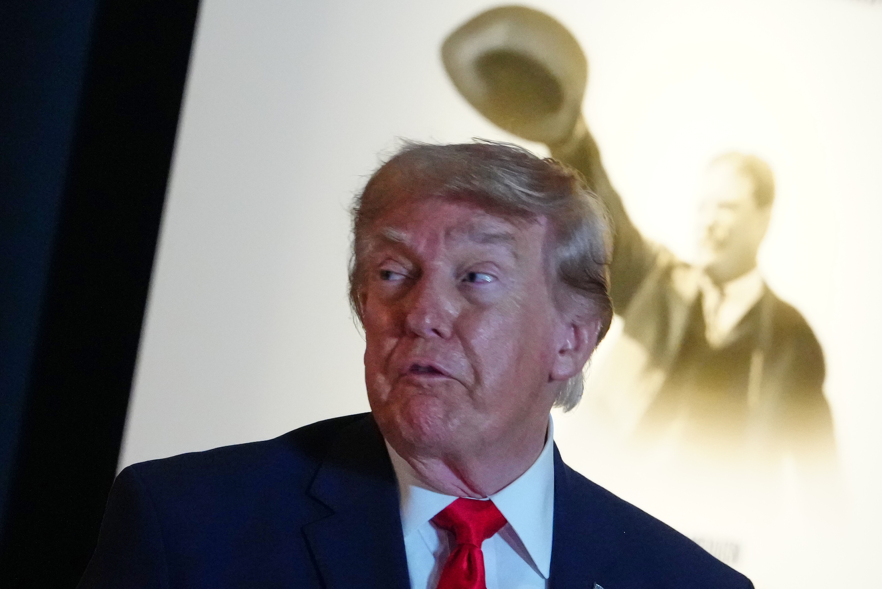 Trump, aprovecha una cláusula de revisión fijada en 2020 y opta por no renovar el T-MEC que seguirá en vigor una década con negociaciones anuales