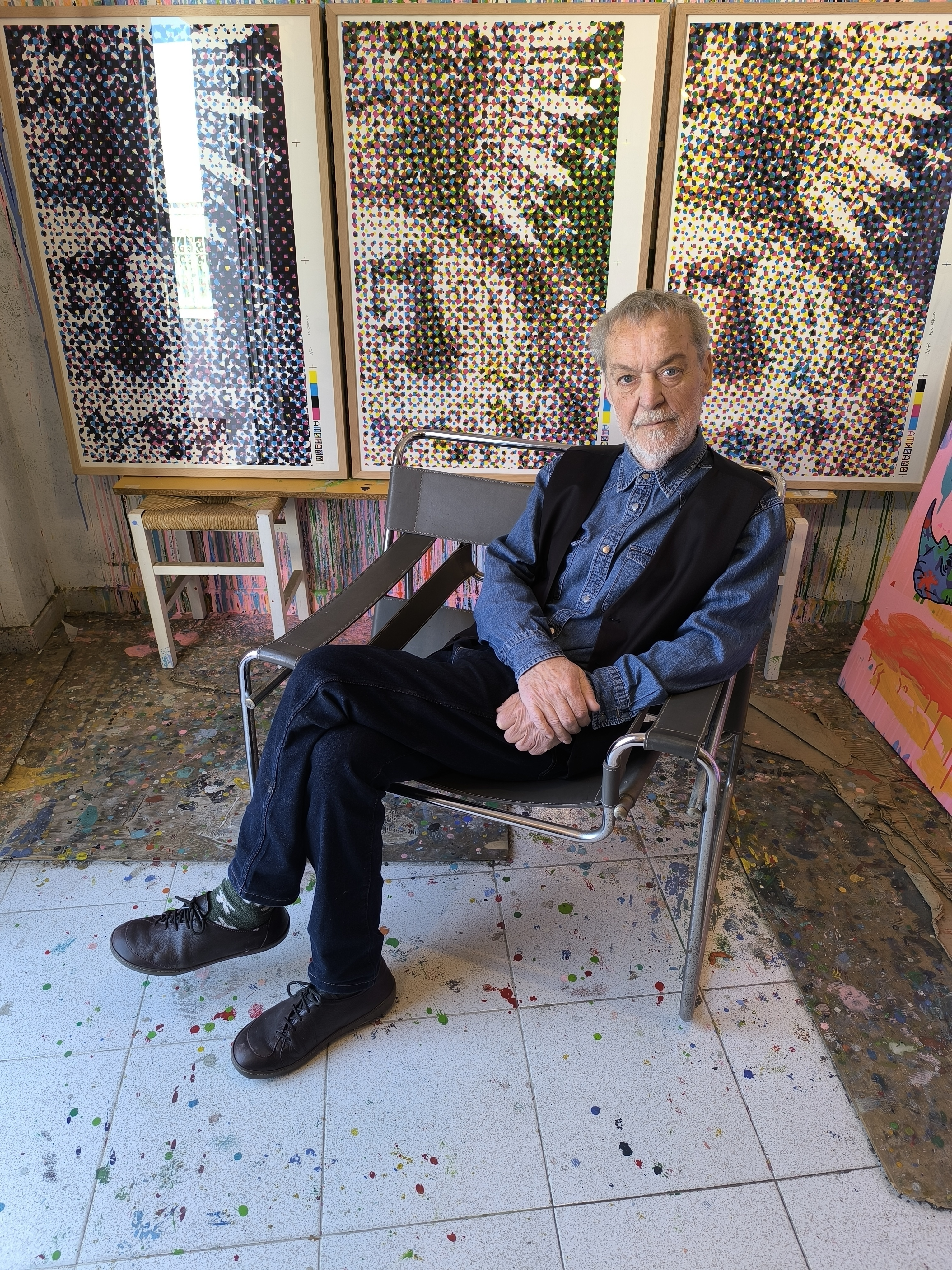 Muere Manolo Cuervo, el pintor que innovó los carteles de Sevilla y mejor plasmó a la Macarena como un icono pop