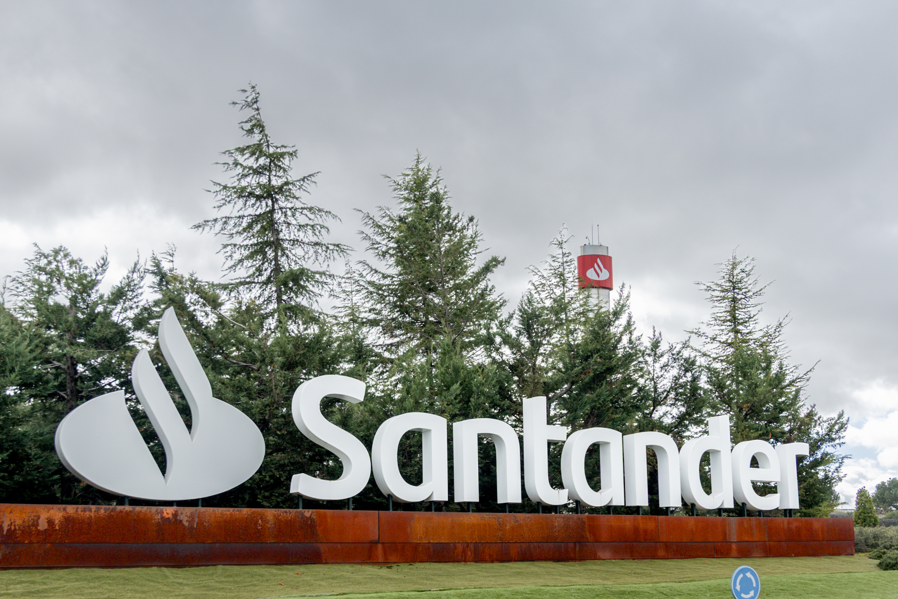 Los sindicatos proponen a Banco Santander rebajar la edad de las prejubilaciones a 50 años y mejorar las condiciones de 2020