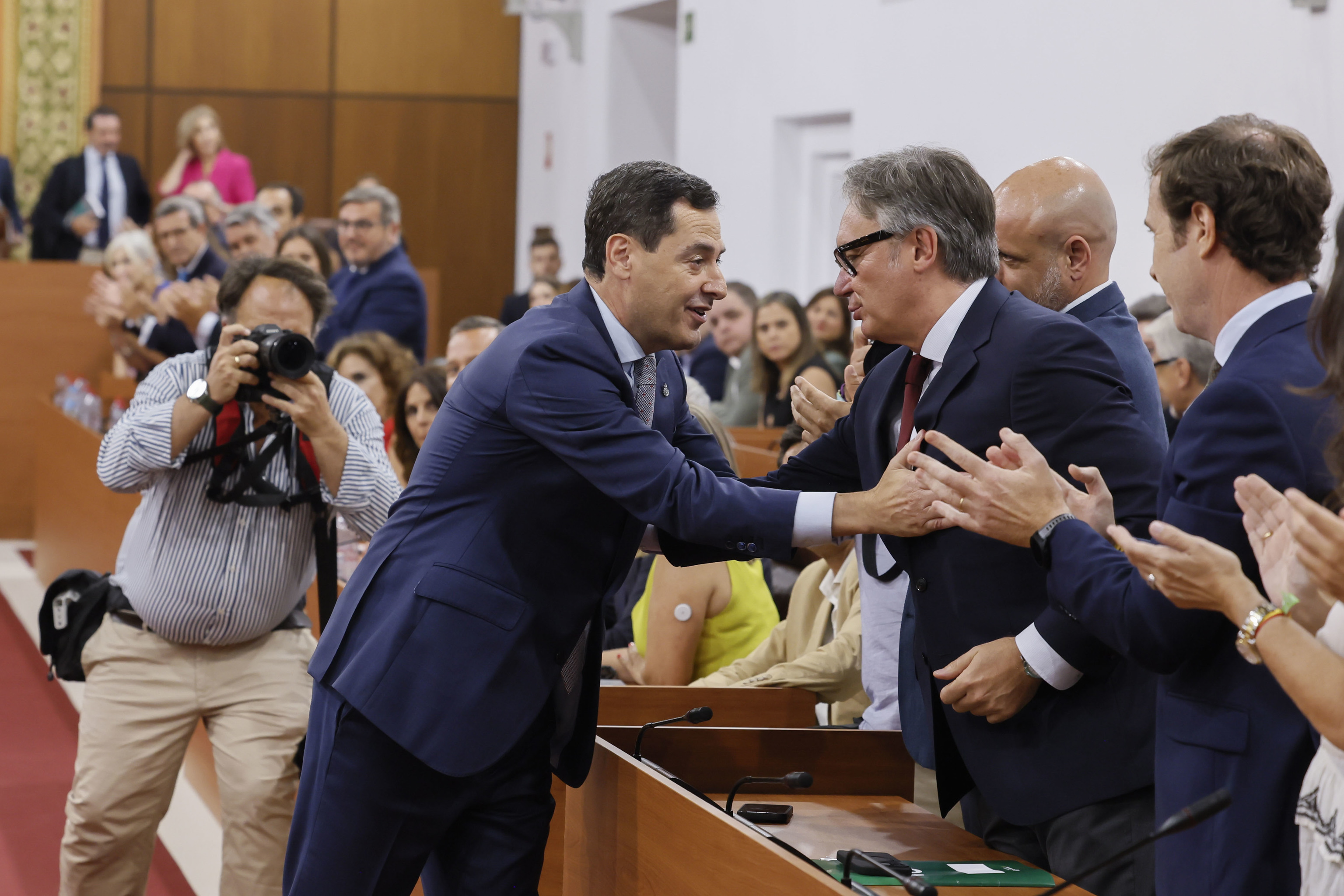 El pacto andaluz asume una prioridad nacional descafeinada y marca el mínimo de los acuerdos entre PP y Vox