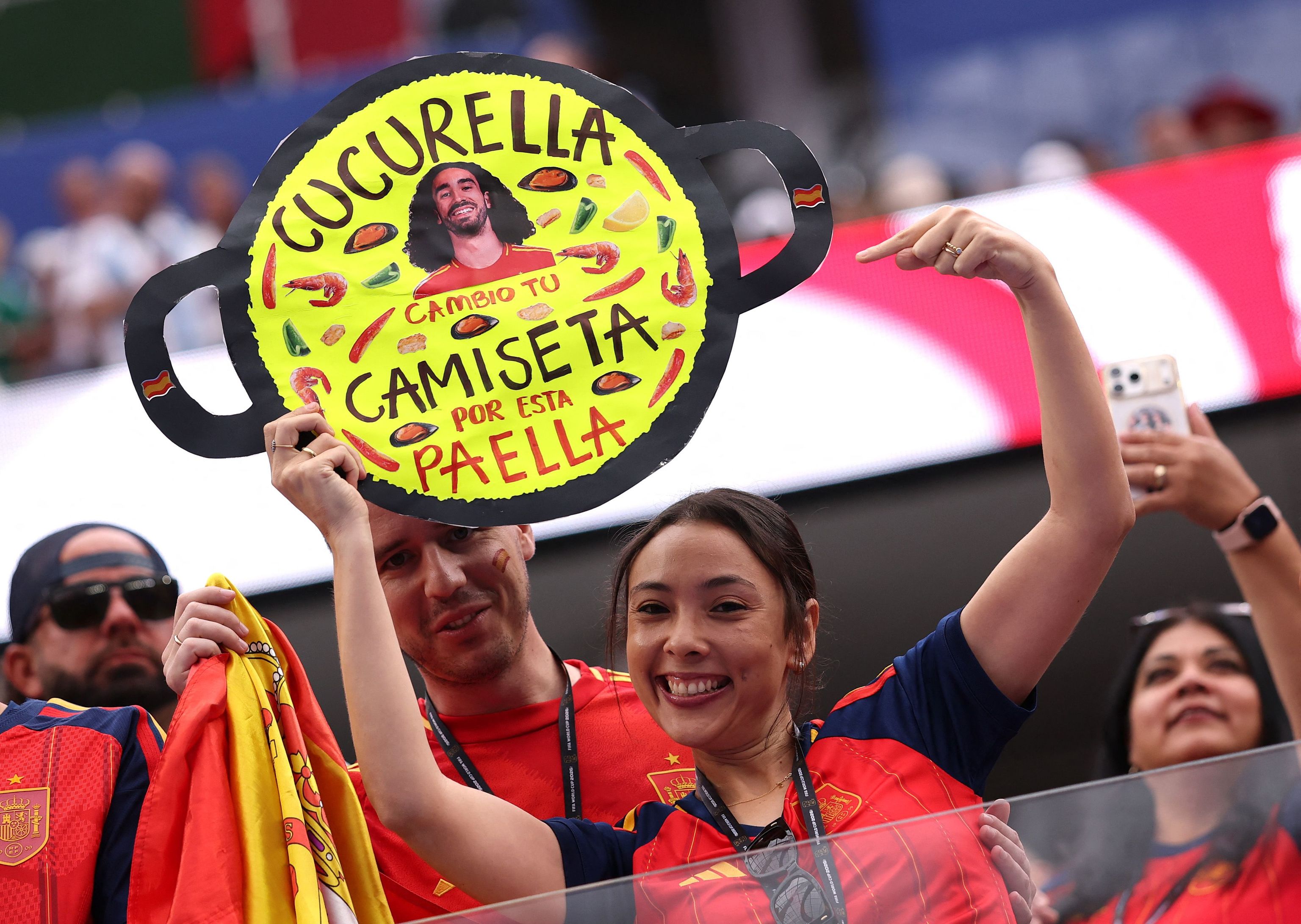 Españoles en Los Ángeles en el Mundial más caro de la historia: "Hemos venido a un solo partido porque está todo prohibitivo"