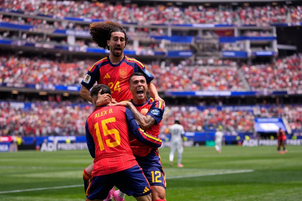 Señoras y señores, España ya está aquí: pasa por encima de Austria con su fútbol de siempre y ya está en octavos